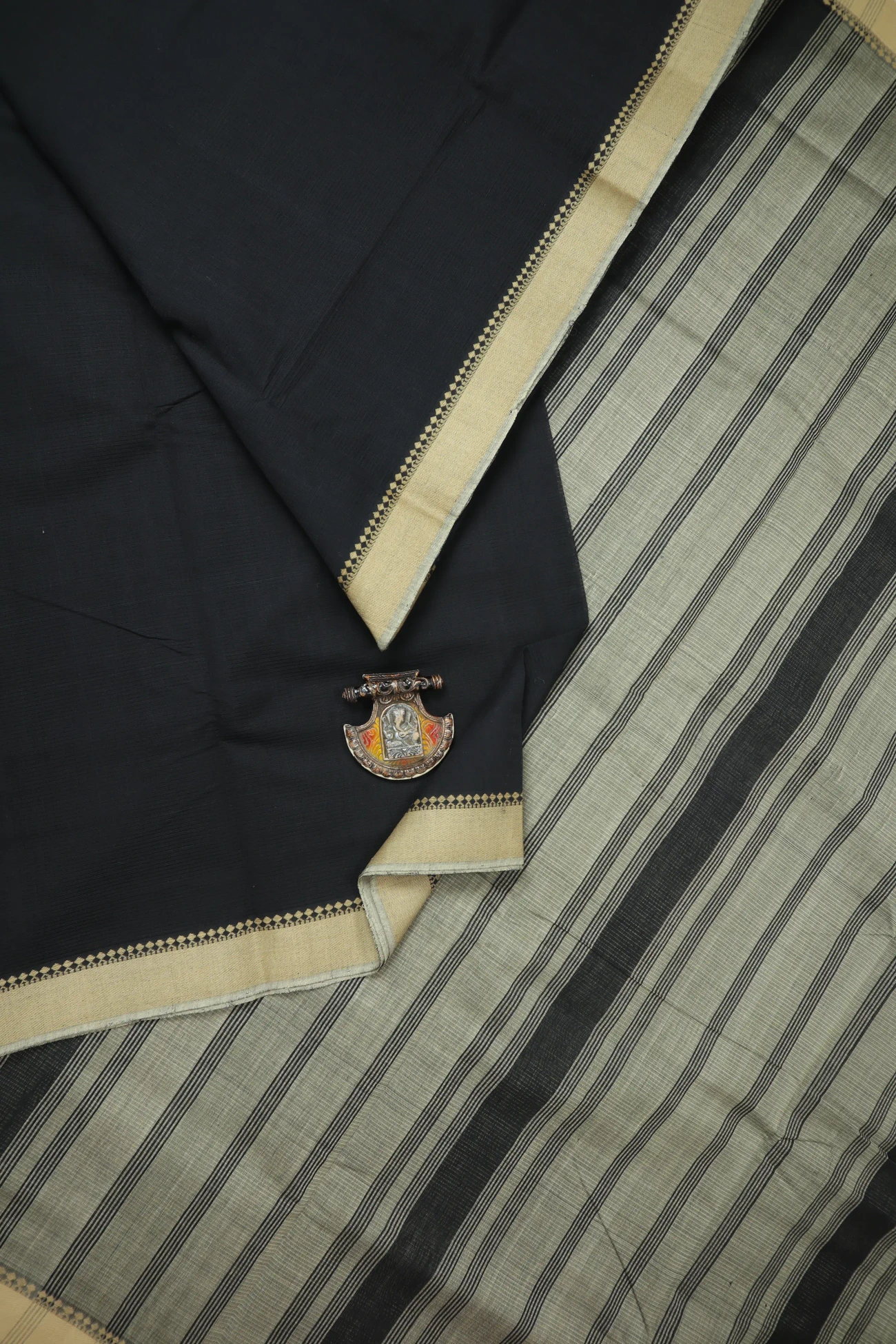 black-plain-mangalagiri-saree-ml002820-a