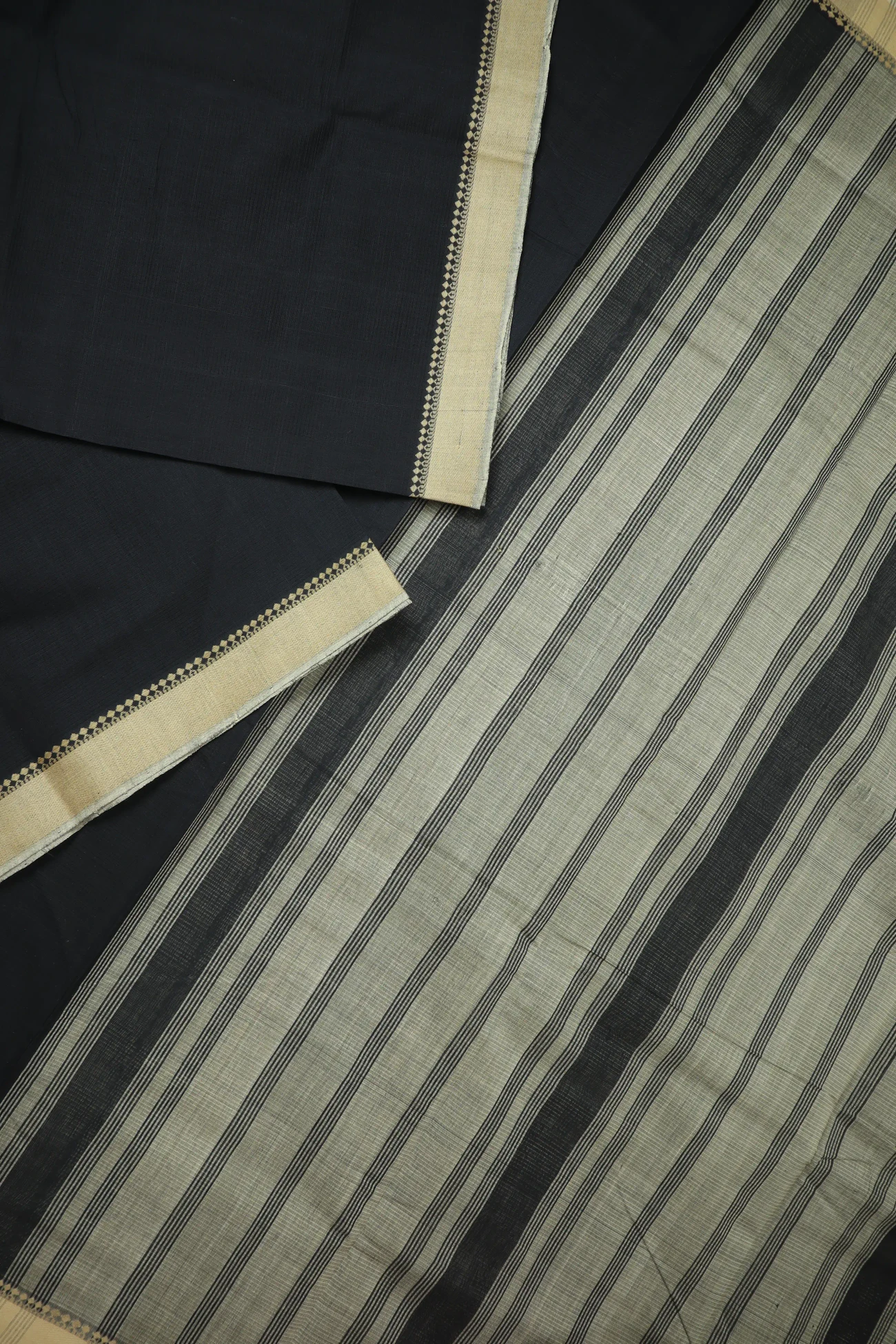 black-plain-mangalagiri-saree-ml002820-b