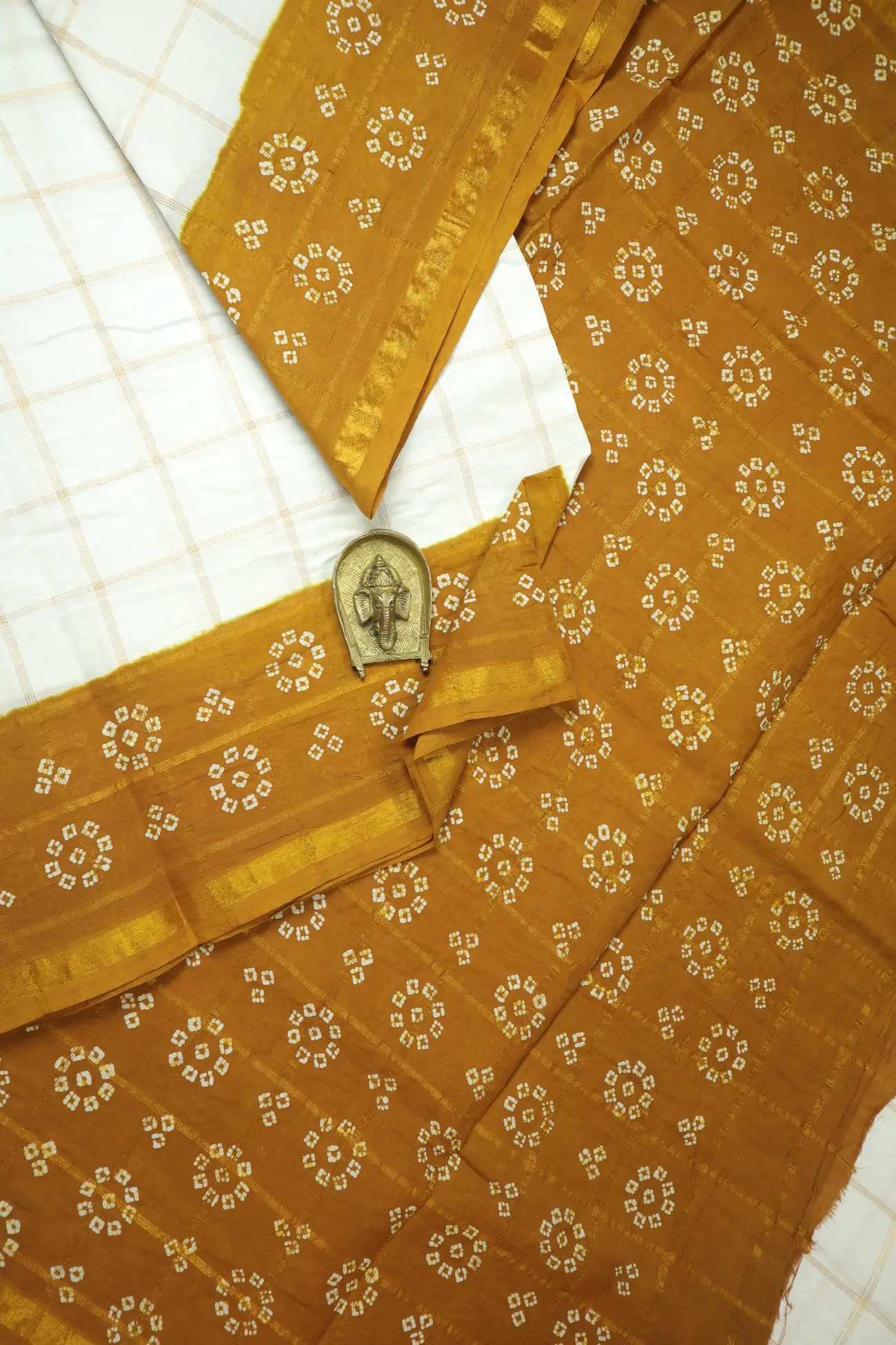 white-checked-madurai-sungudi-saree-ss006265-a