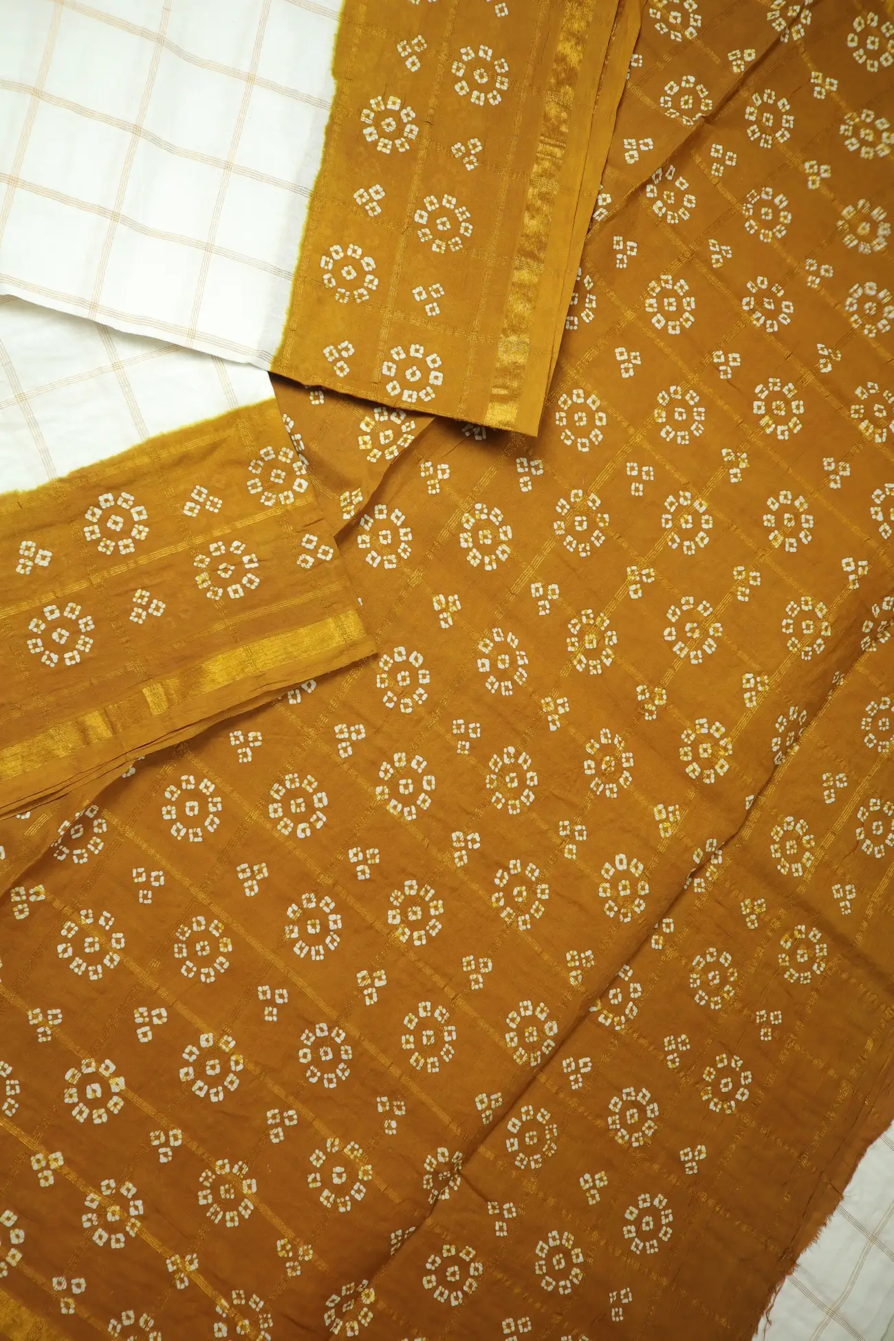 white-checked-madurai-sungudi-saree-ss006265-b