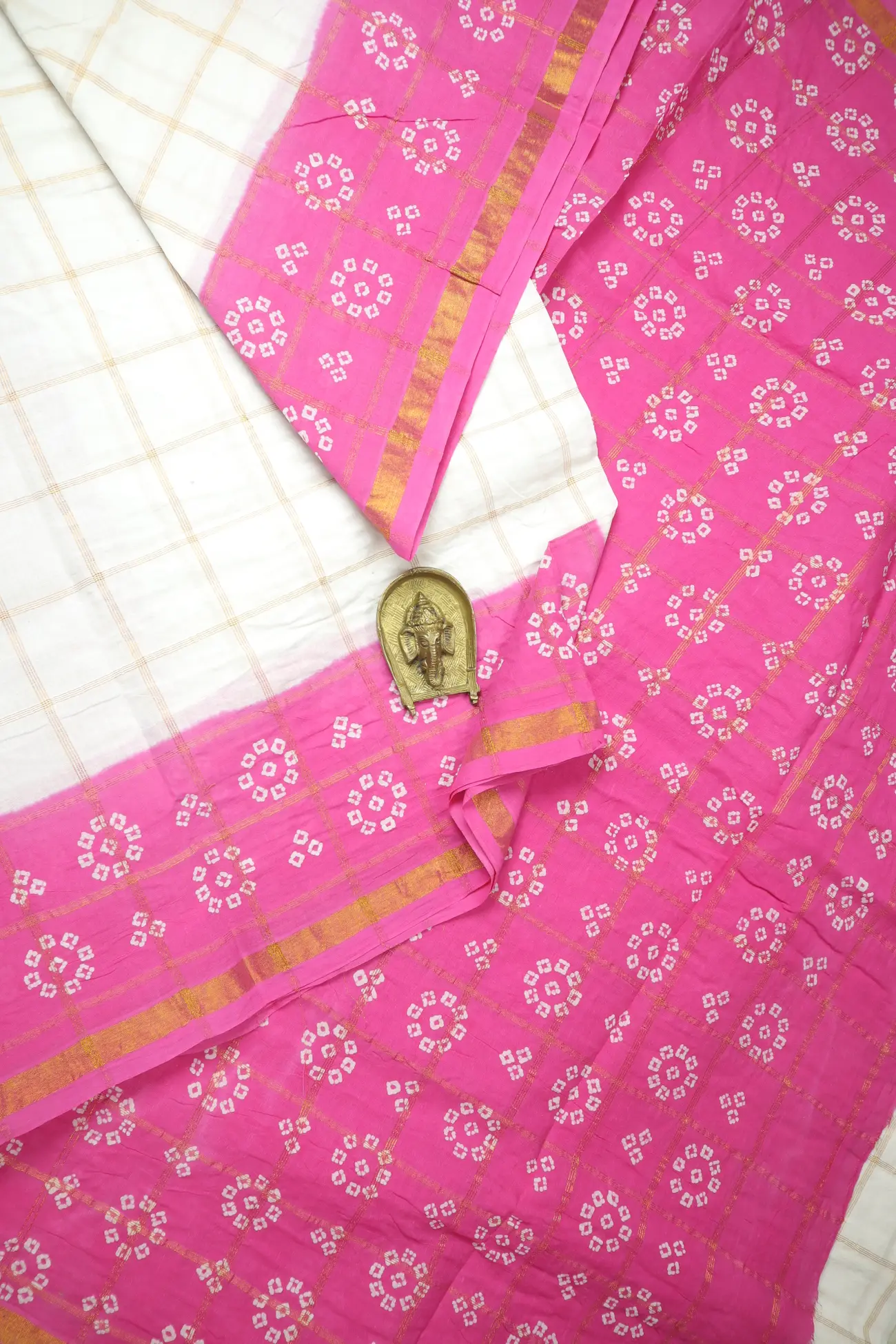 white-flower-checked-madurai-sungudi-saree-ss006262-a