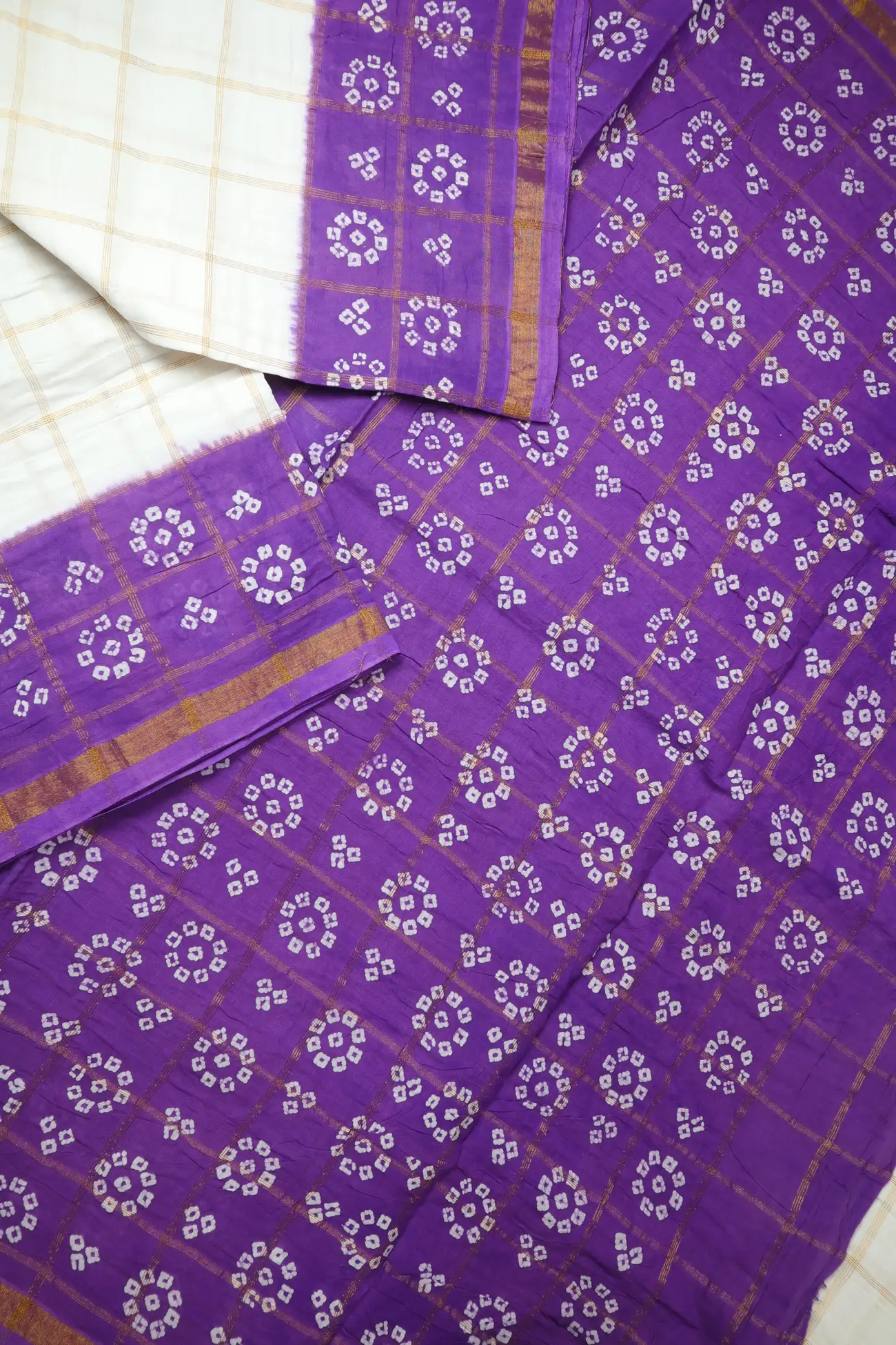 white-flower-checked-madurai-sungudi-saree-ss006267-b
