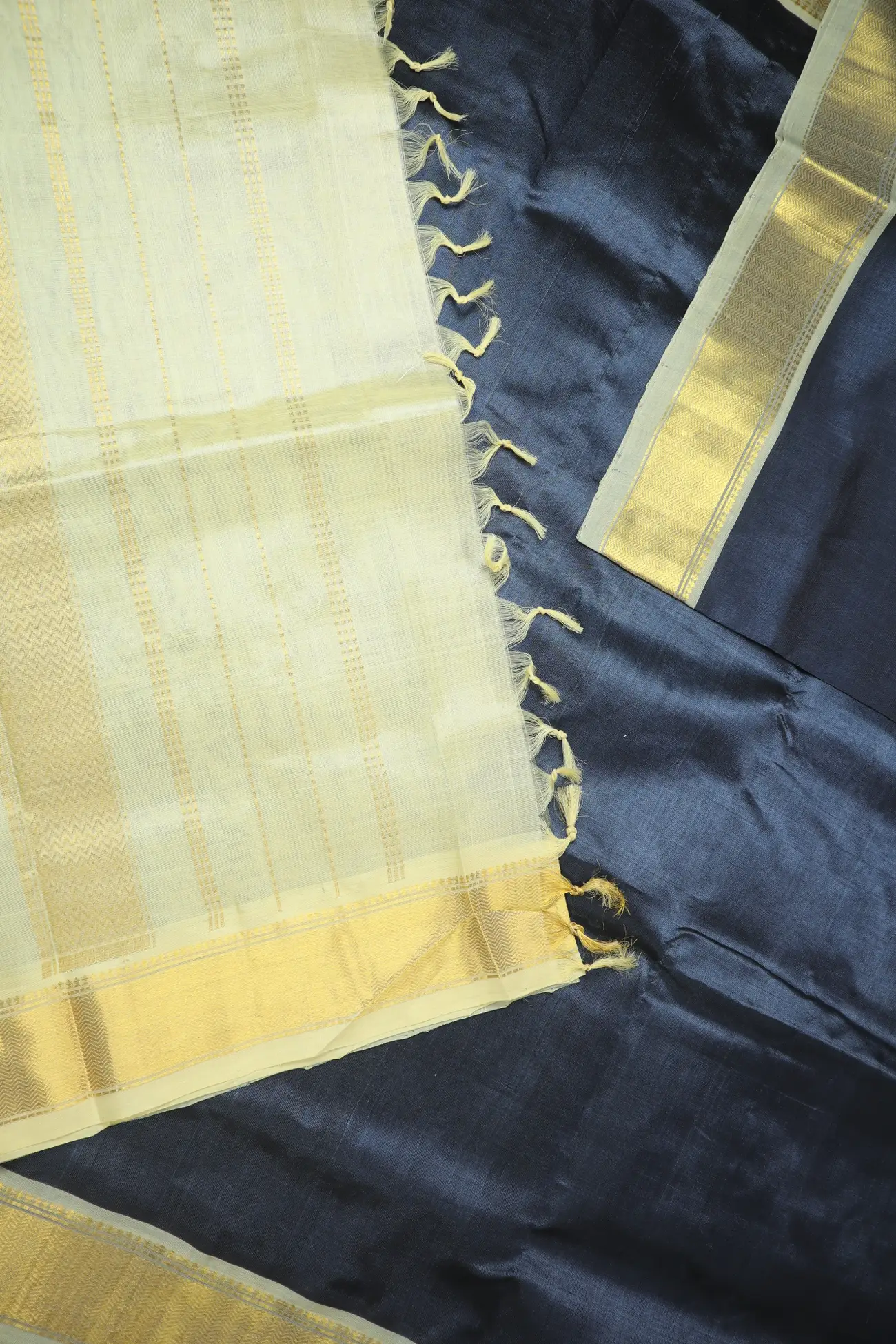 gray-bavanji-border-silk-cotton-saree-sc002987-d