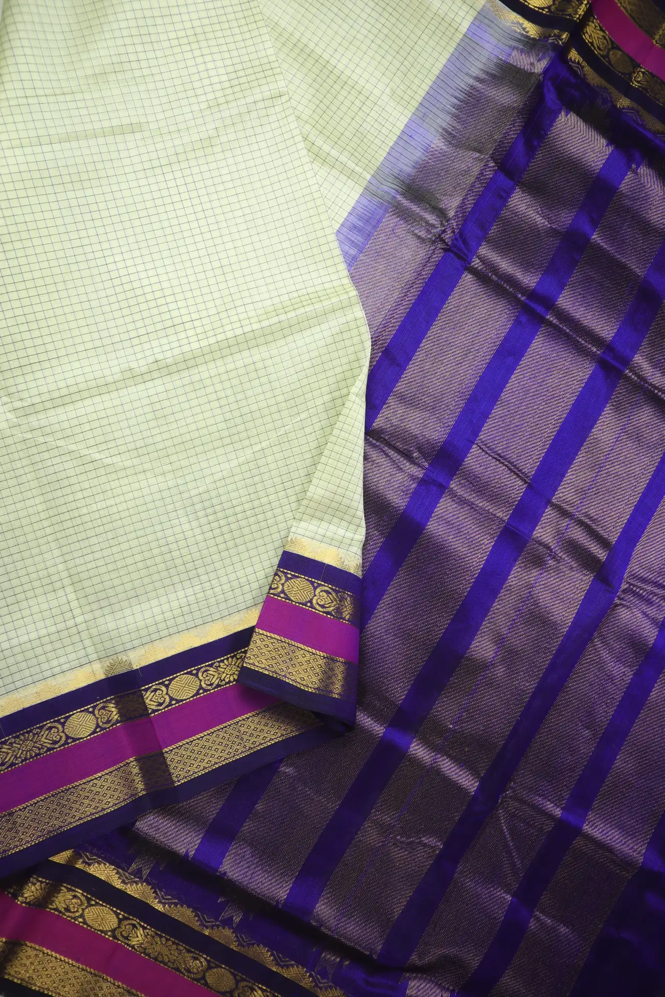 beige-checked-temple-silk-cotton-saree-sc003001-b