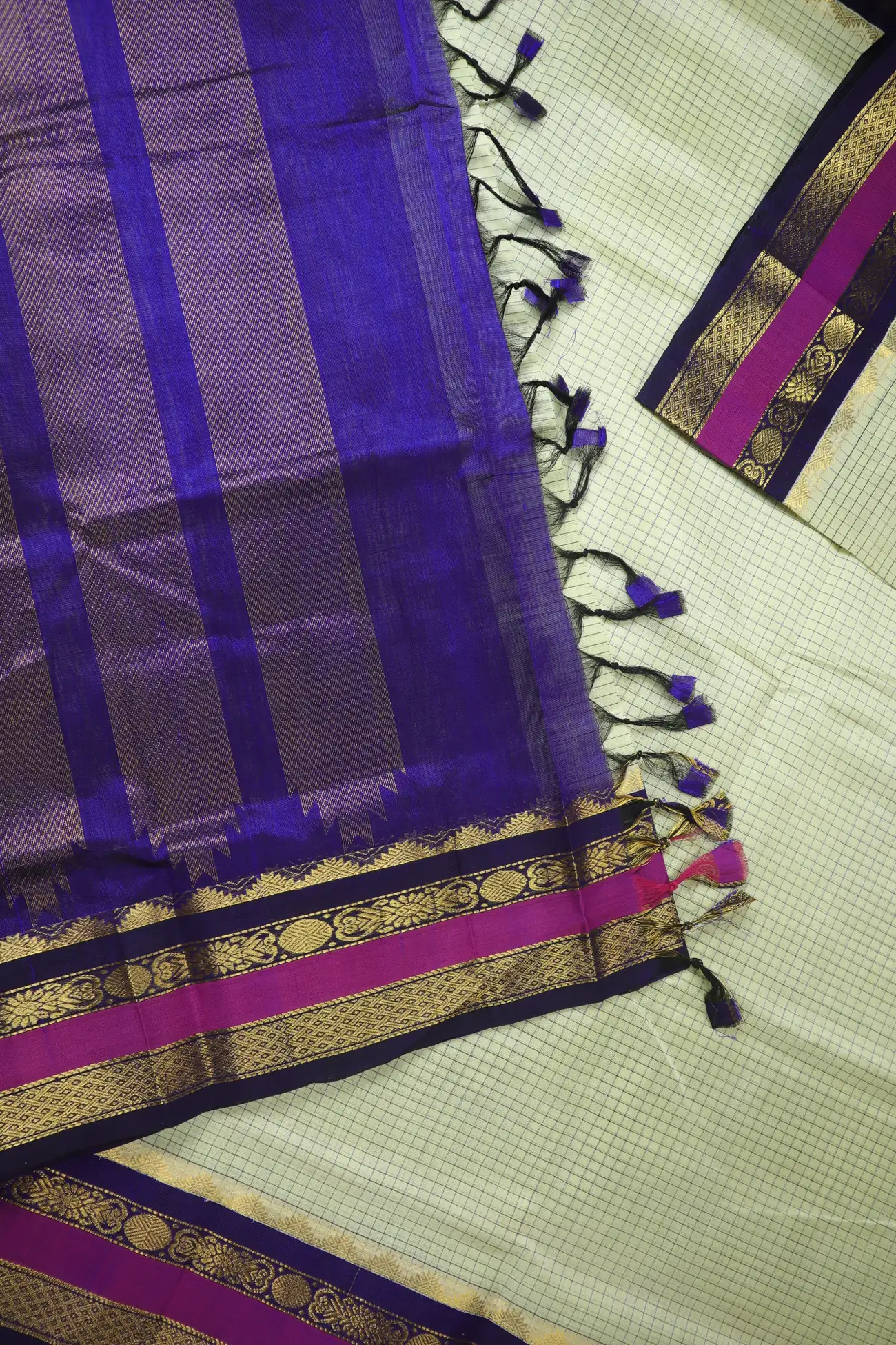 beige-checked-temple-silk-cotton-saree-sc003001-d