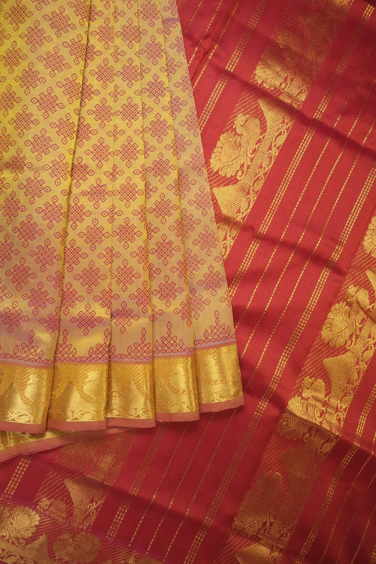 indian-red-peacock-kolam-kanchi-silk-cotton-saree-sc003028-a