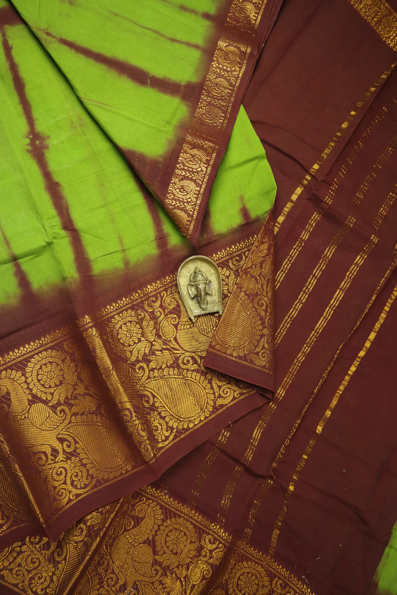 light-green-batik-madurai-sungudi-saree-ss006250-a