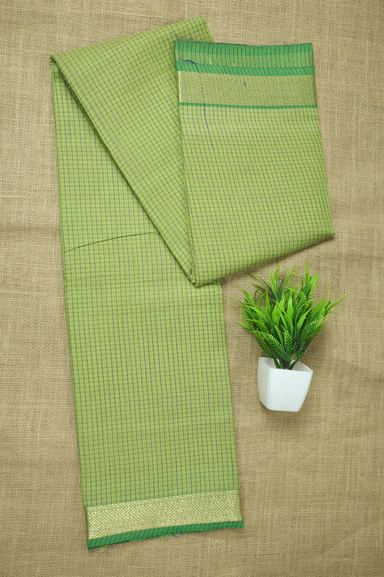 light-green-diamoned-checked-saree-ck002771-a