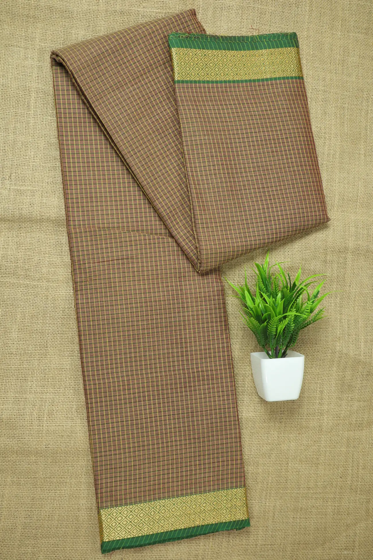 peru-diamoned-checked-saree-ck002729-a