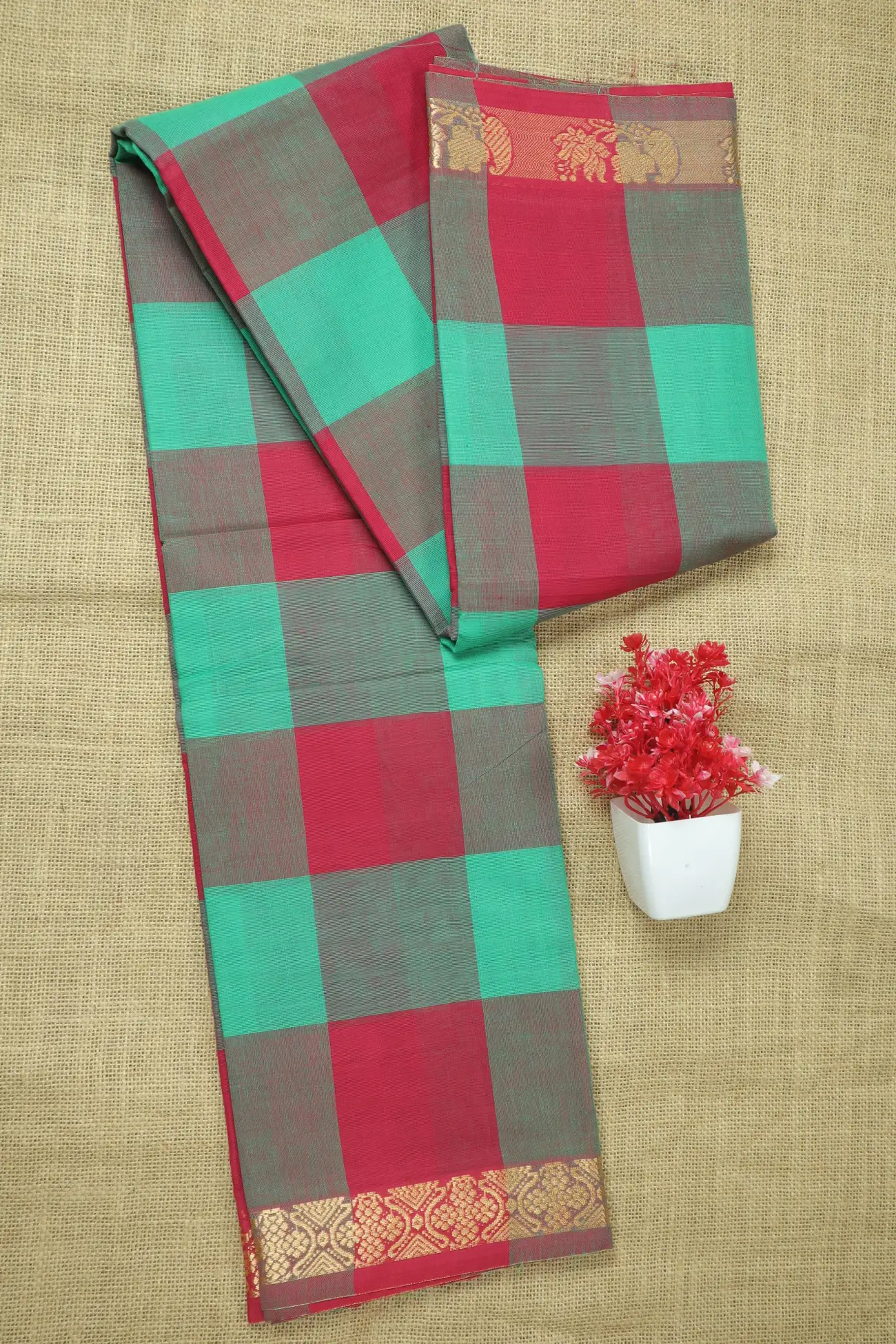red-palum-pazhamum-checked-saree-ck002750-a