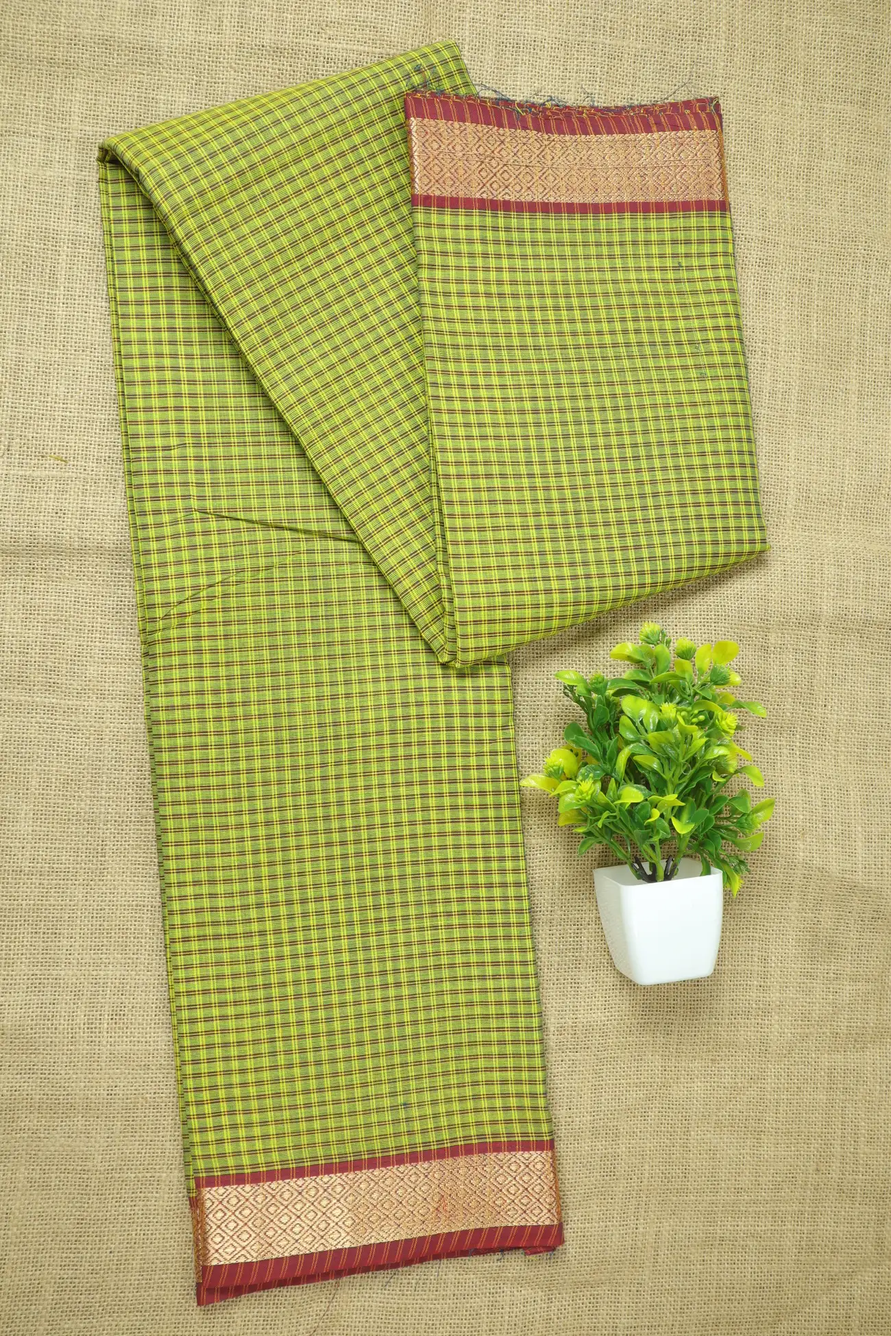 light-green-diamoned-checked-saree-ck002744-a