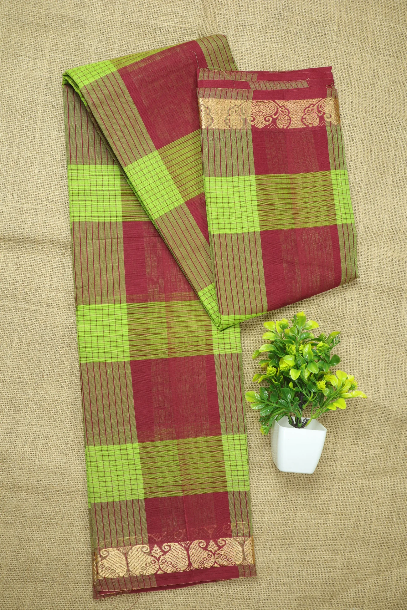 red-palum-pazhamum-checked-saree-ck002756-a