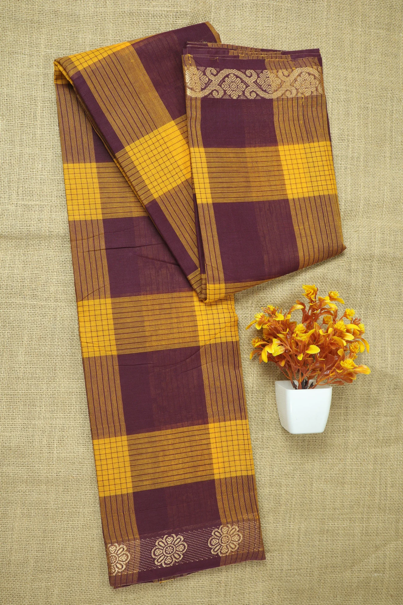 maroon-palum-pazhamum-checked-saree-ck002764-a