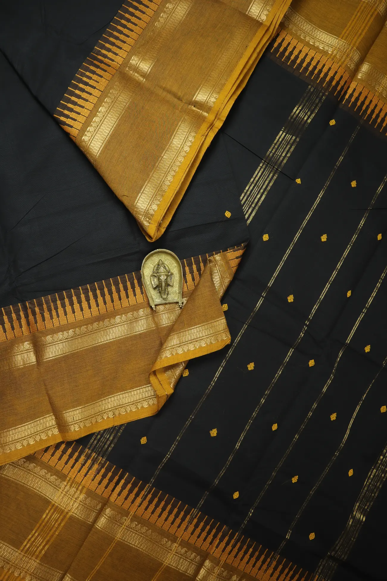 black-oosi-gopuram-grand-chettinad-saree-gc002425-a