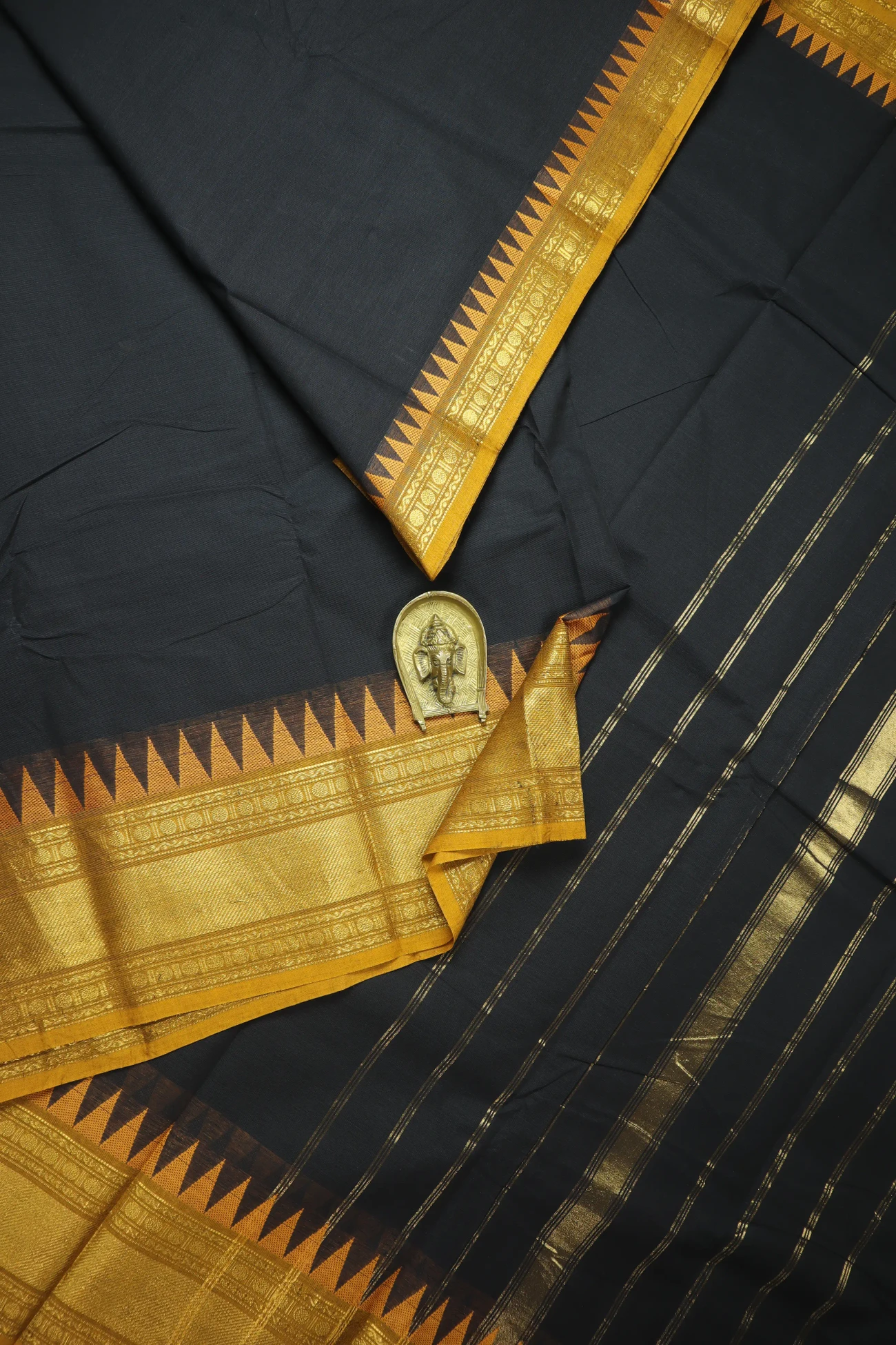 black-temple-grand-chettinad-saree-gc002526-a