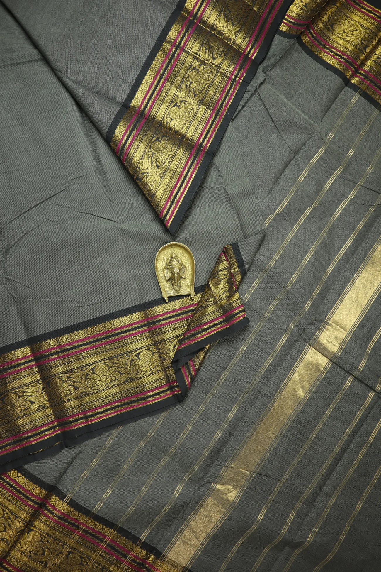 dark-gray-flower-grand-chettinad-saree-gc002547-a