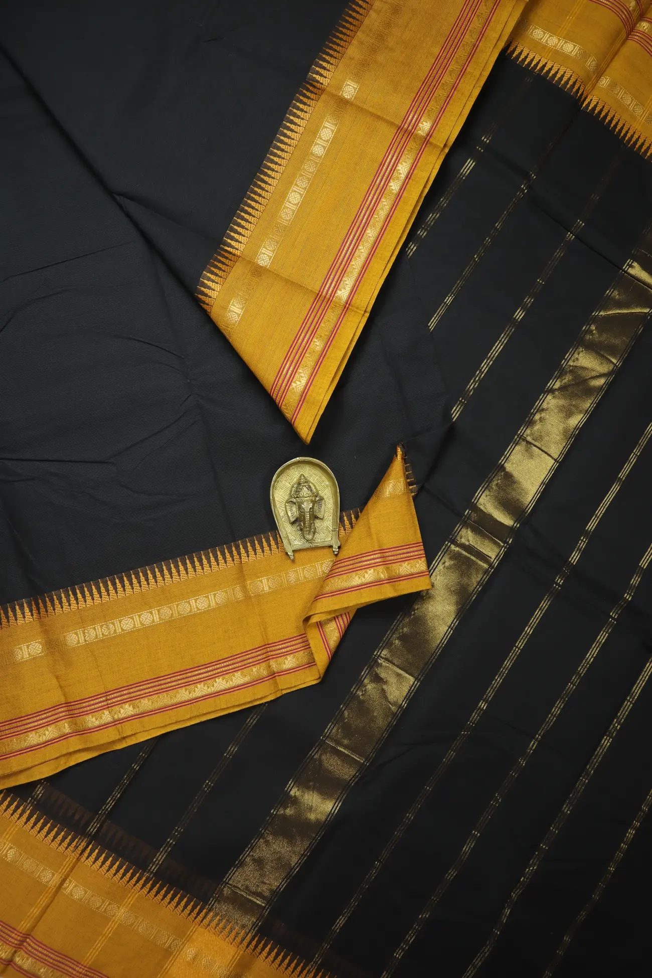 black-oosi-gopuram-grand-chettinad-saree-gc002534-a