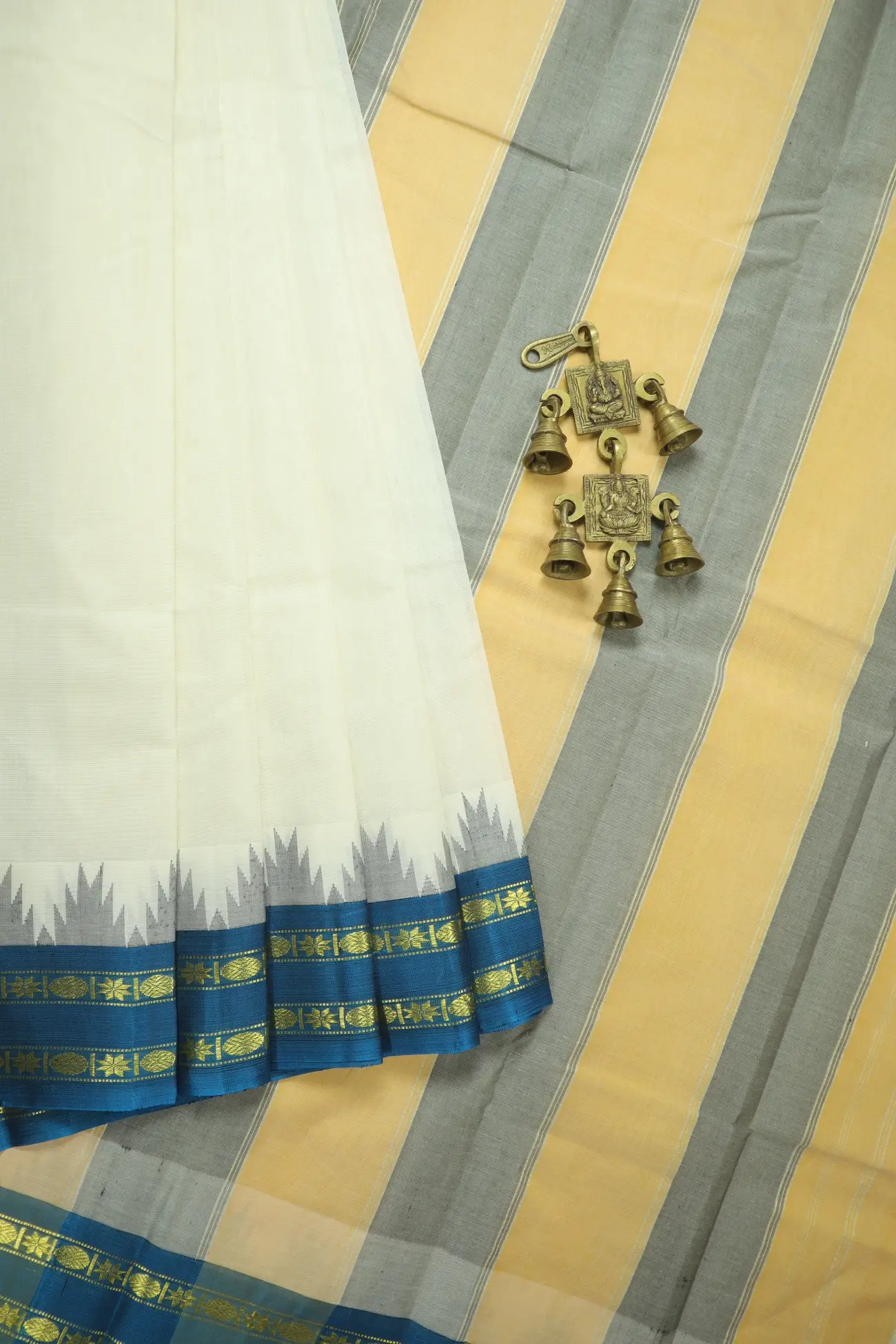 white-thalampoo-reku-ruthratcham-gadwal-saree-sb000084-a