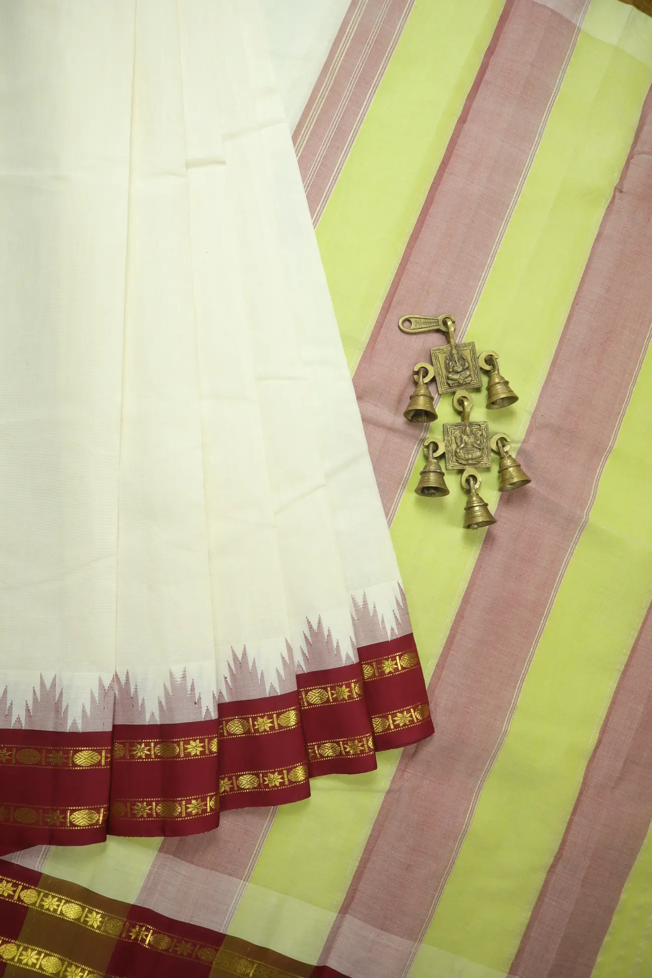 white-thalampoo-reku-ruthratcham-gadwal-saree-sb000083-a