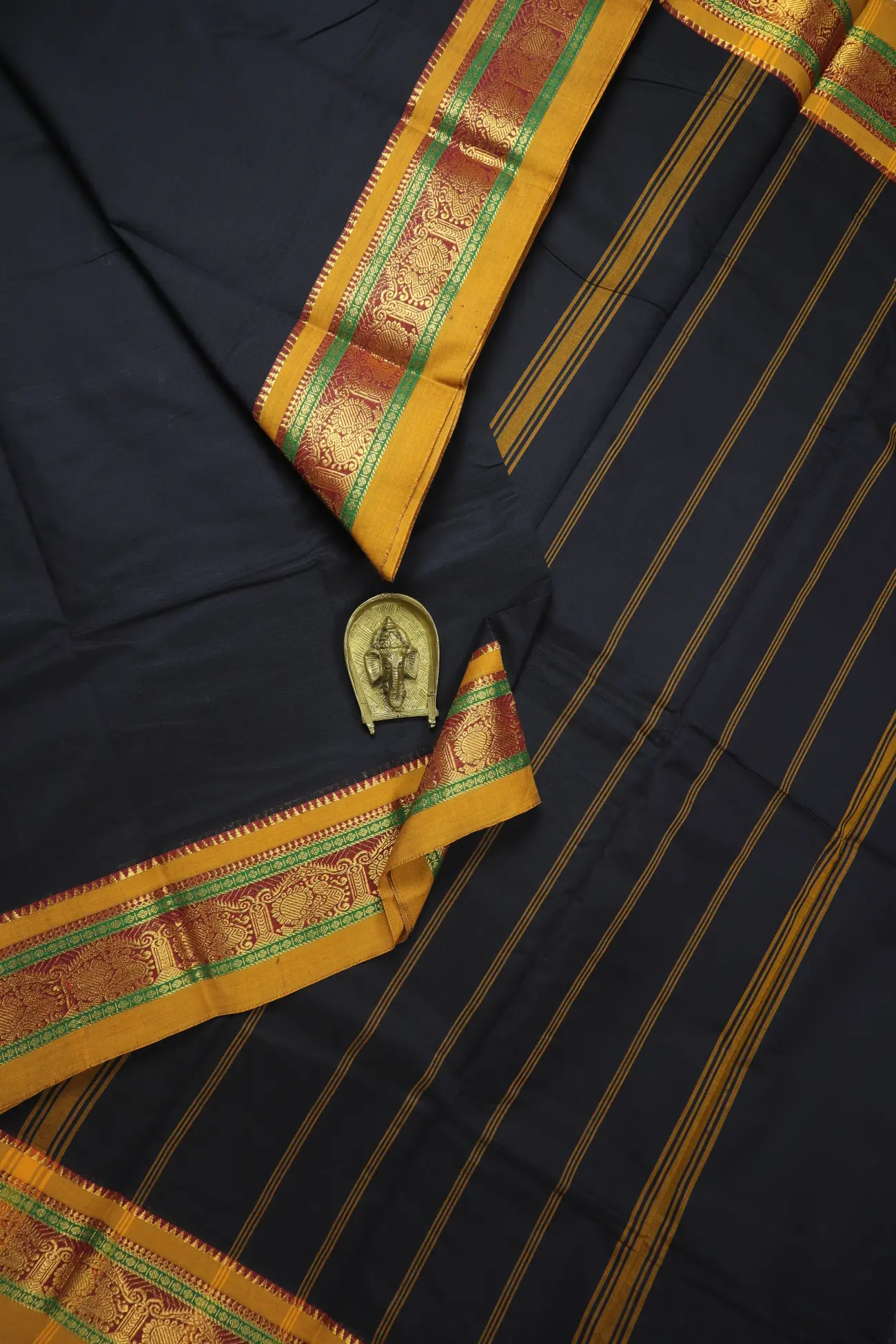 medium-blue-peacock-kundavai-saree-kun000076-a