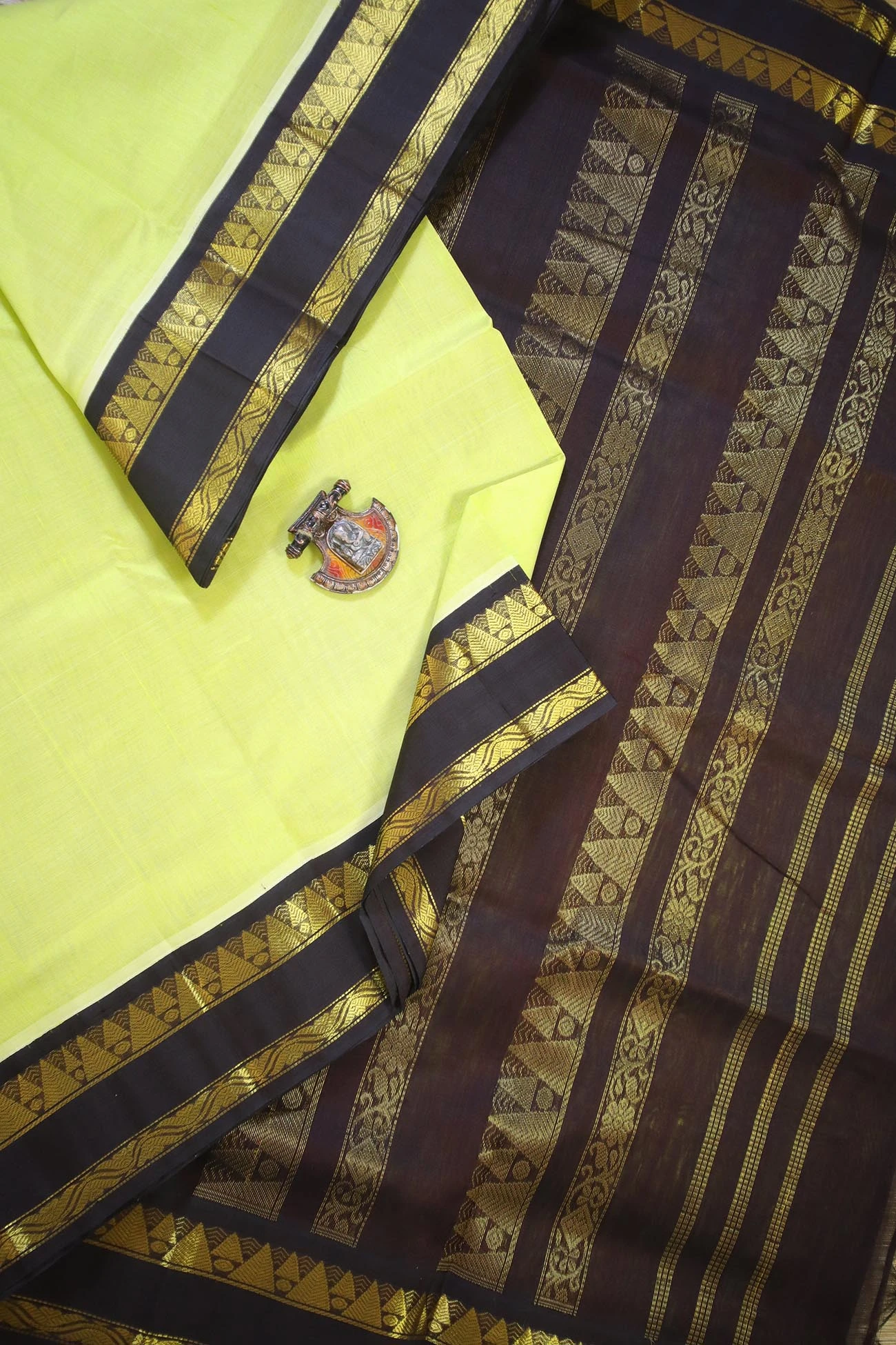 light-green-temple-cotton-silk-sarees-sc002322-d