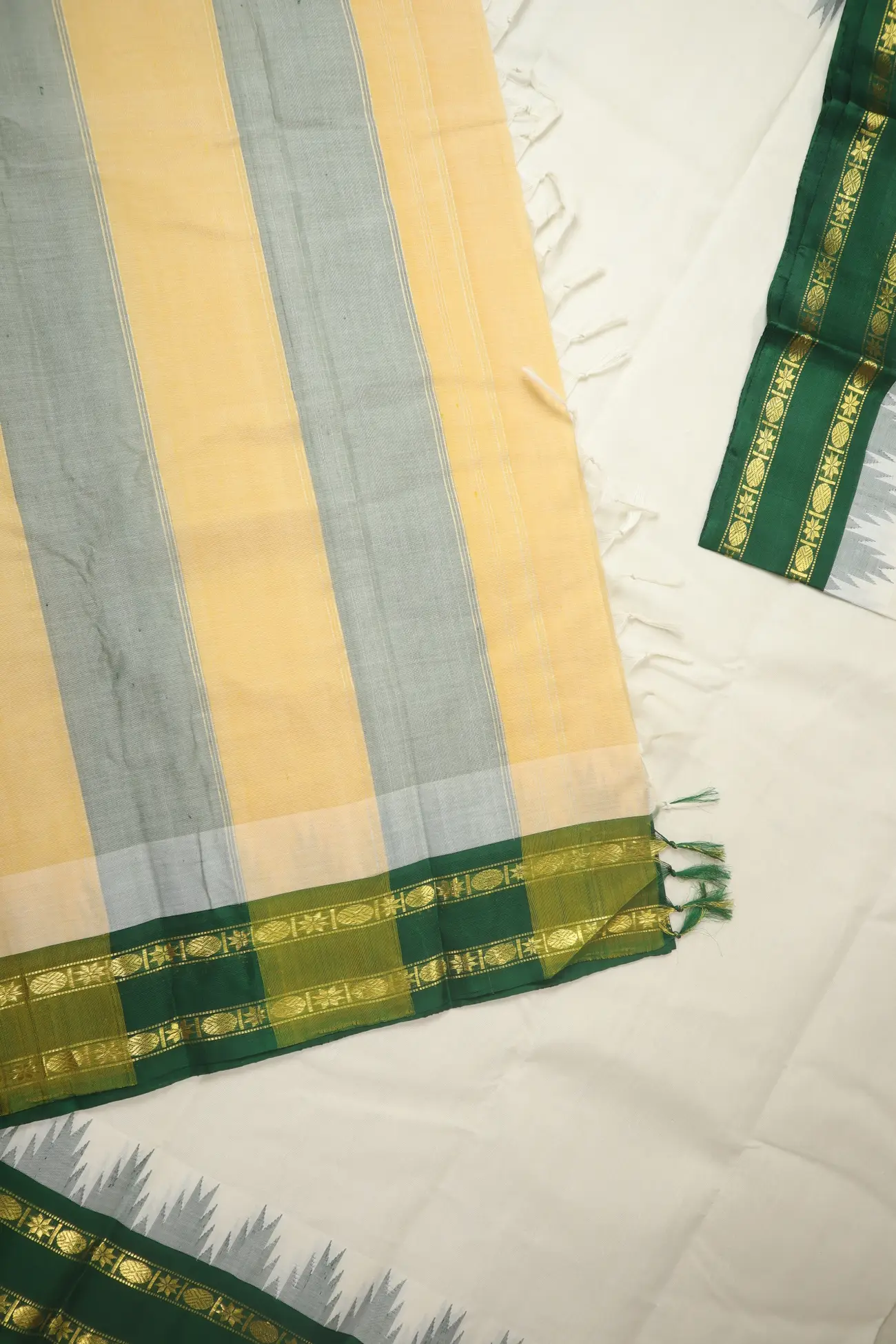 white-thalampoo-reku-gadwal-saree-sb000085-g