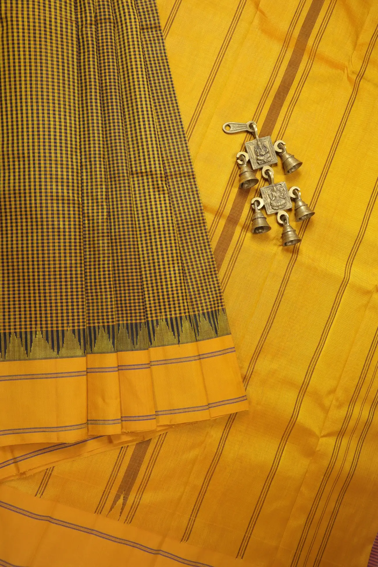 mustard-checked-gadwal-saree-sb000091-b
