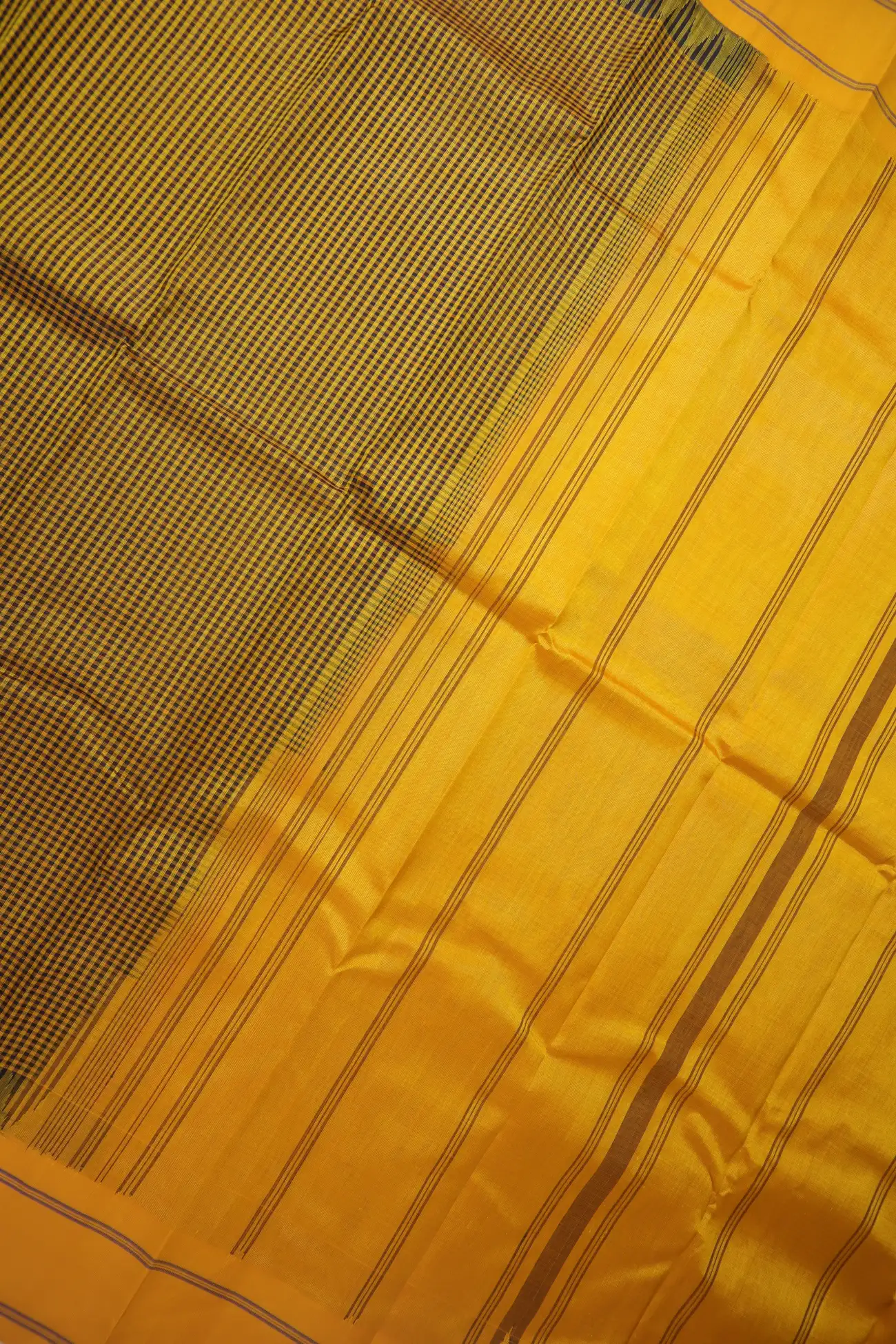 mustard-checked-gadwal-saree-sb000091-d