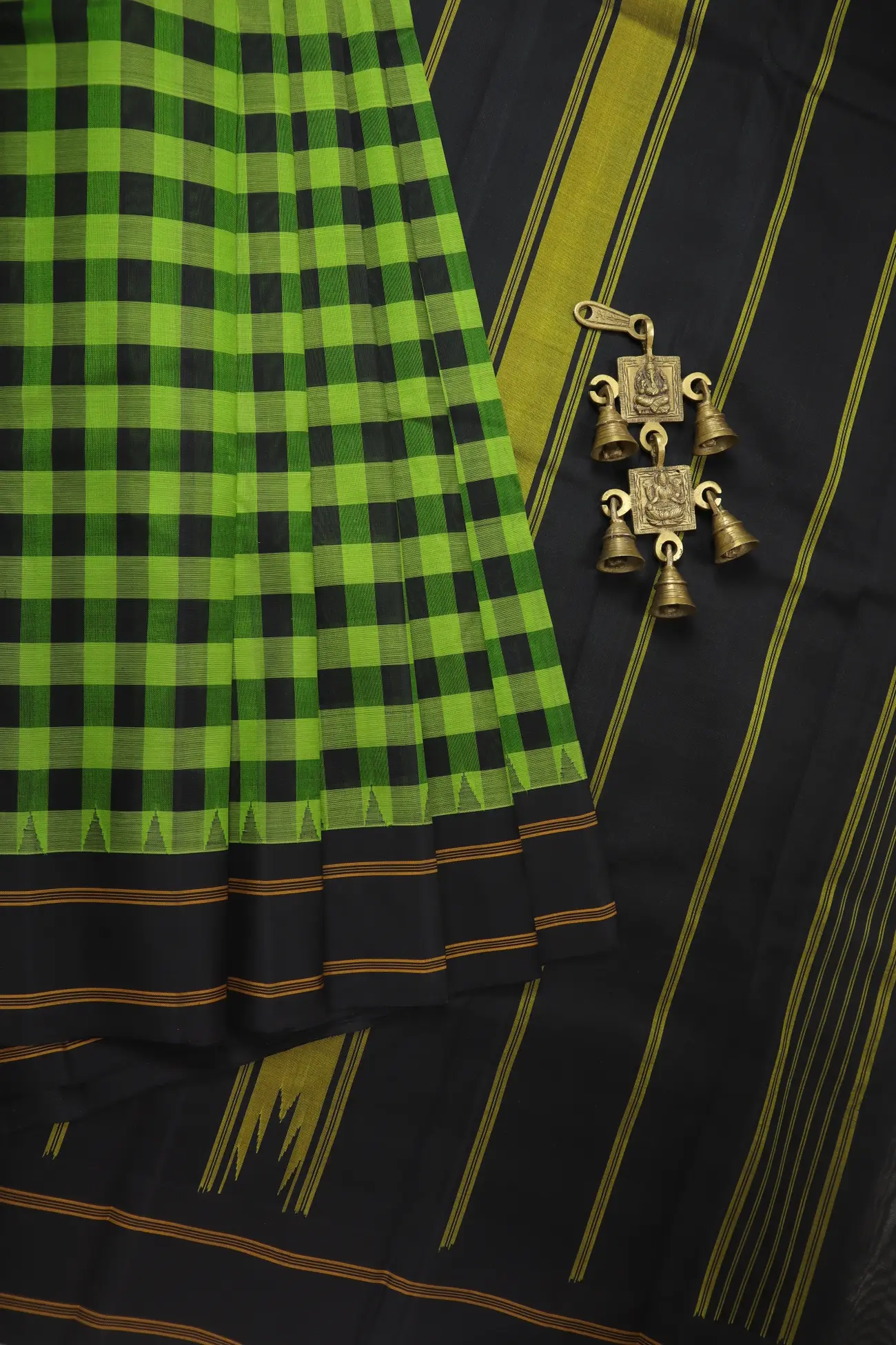 light-green-checked-gadwal-saree-sb000089-b