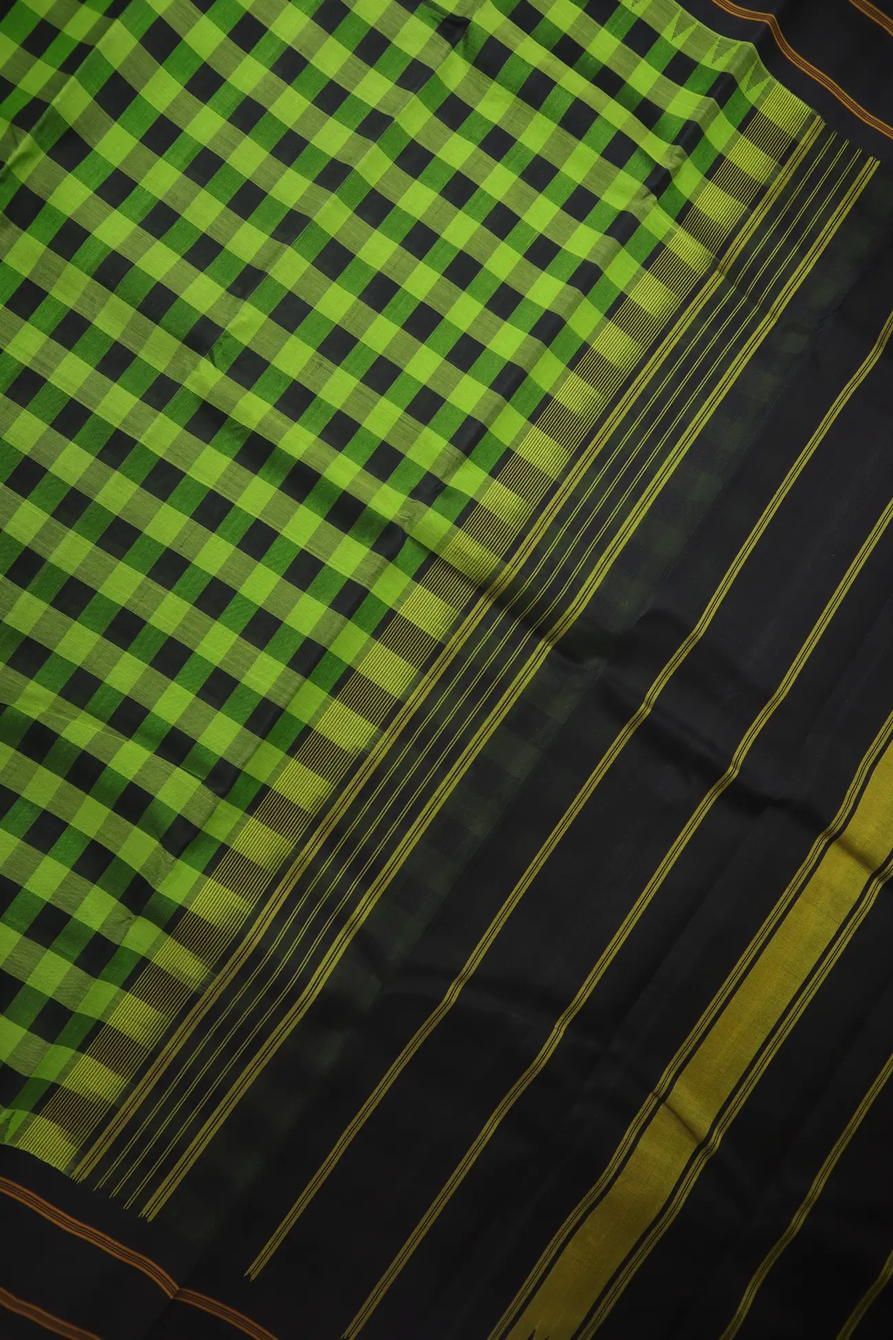 light-green-checked-gadwal-saree-sb000089-d
