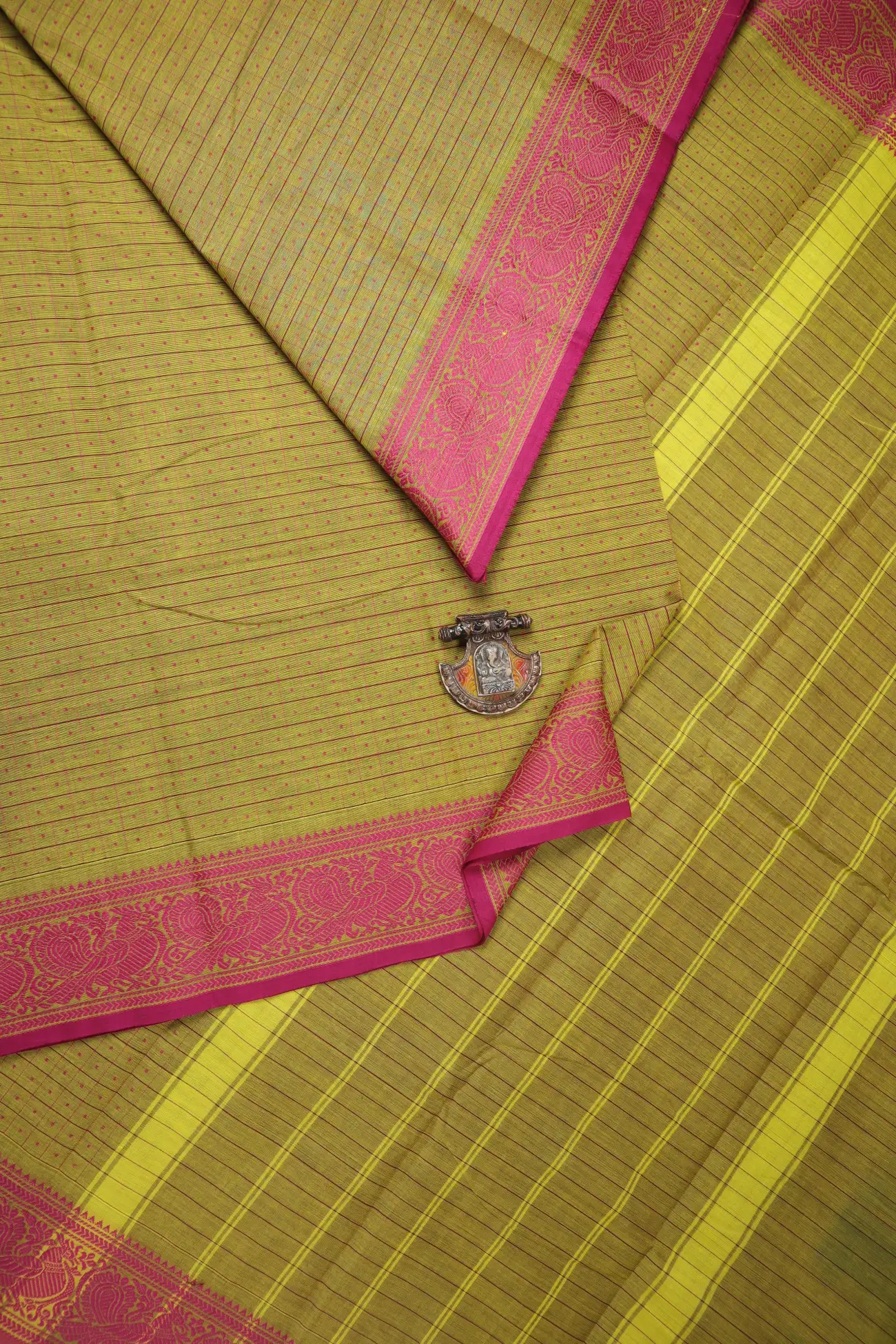 green-laksha-deepam-peacock-kanchi-cotton-saree-uu005527-b