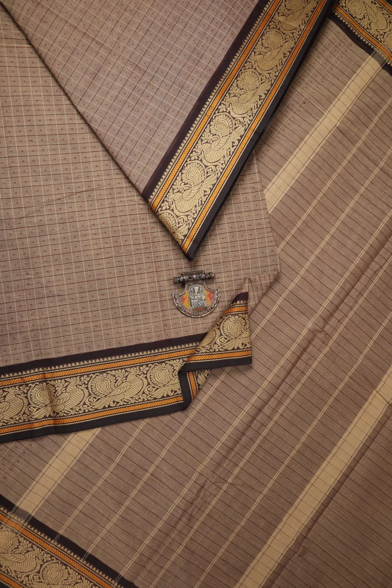 dim-gray-peacock-laksha-deepam-kanchi-cotton-saree-uu005521-b