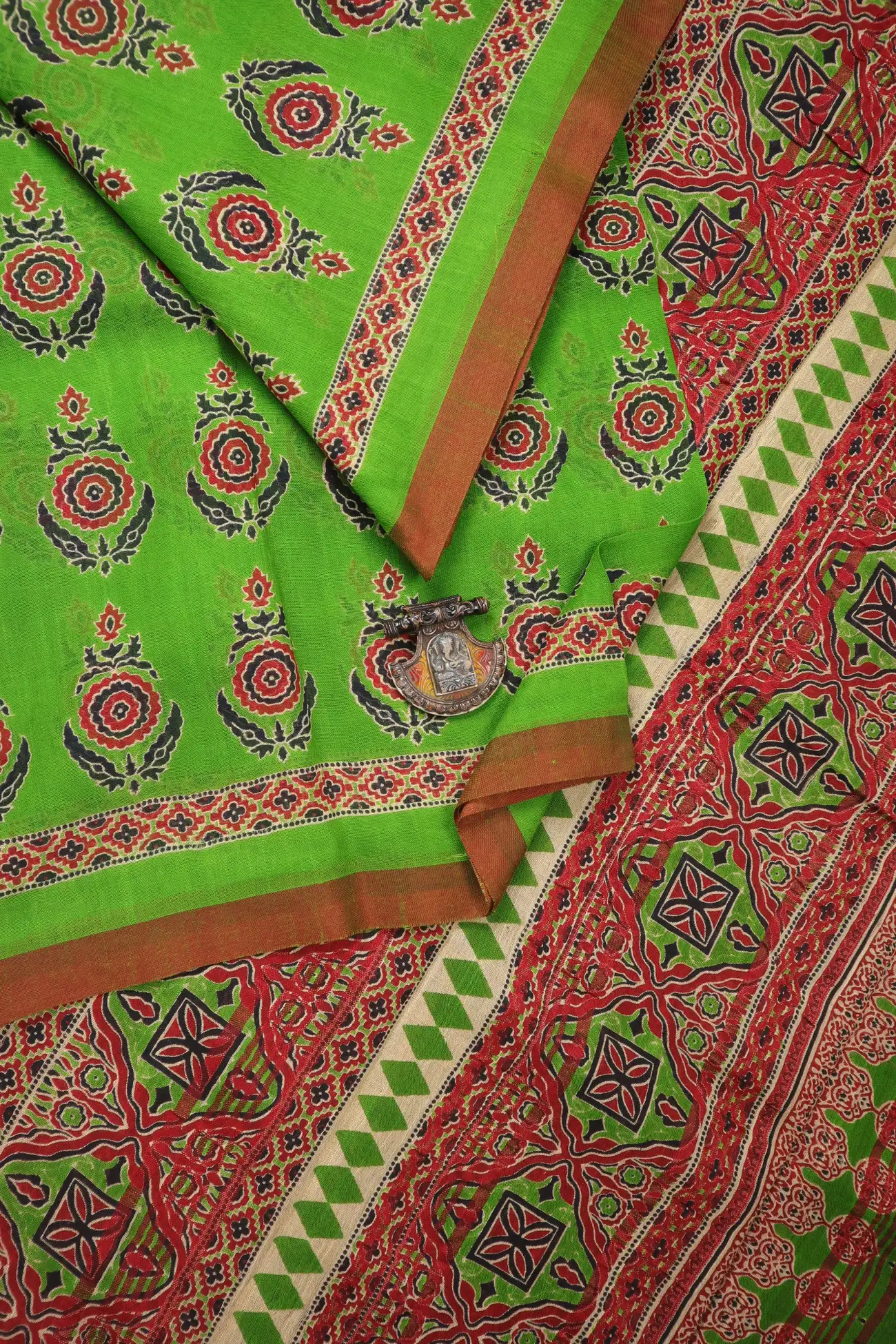 green-flower-linen-printed-hand-block-printed-saree-lnp000176-b