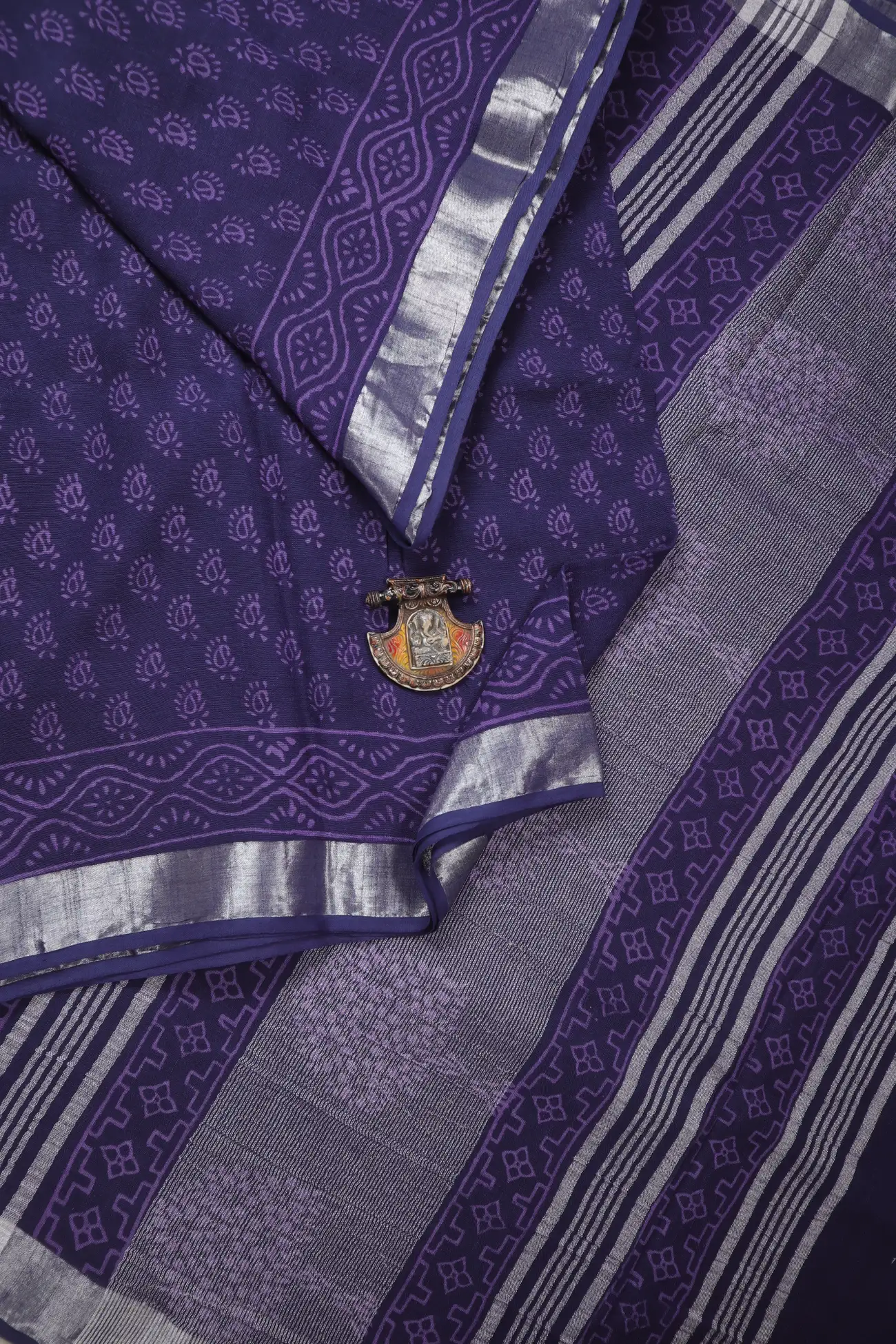 indigo-flower-linen-printed-hand-block-printed-saree-lnp000185-b