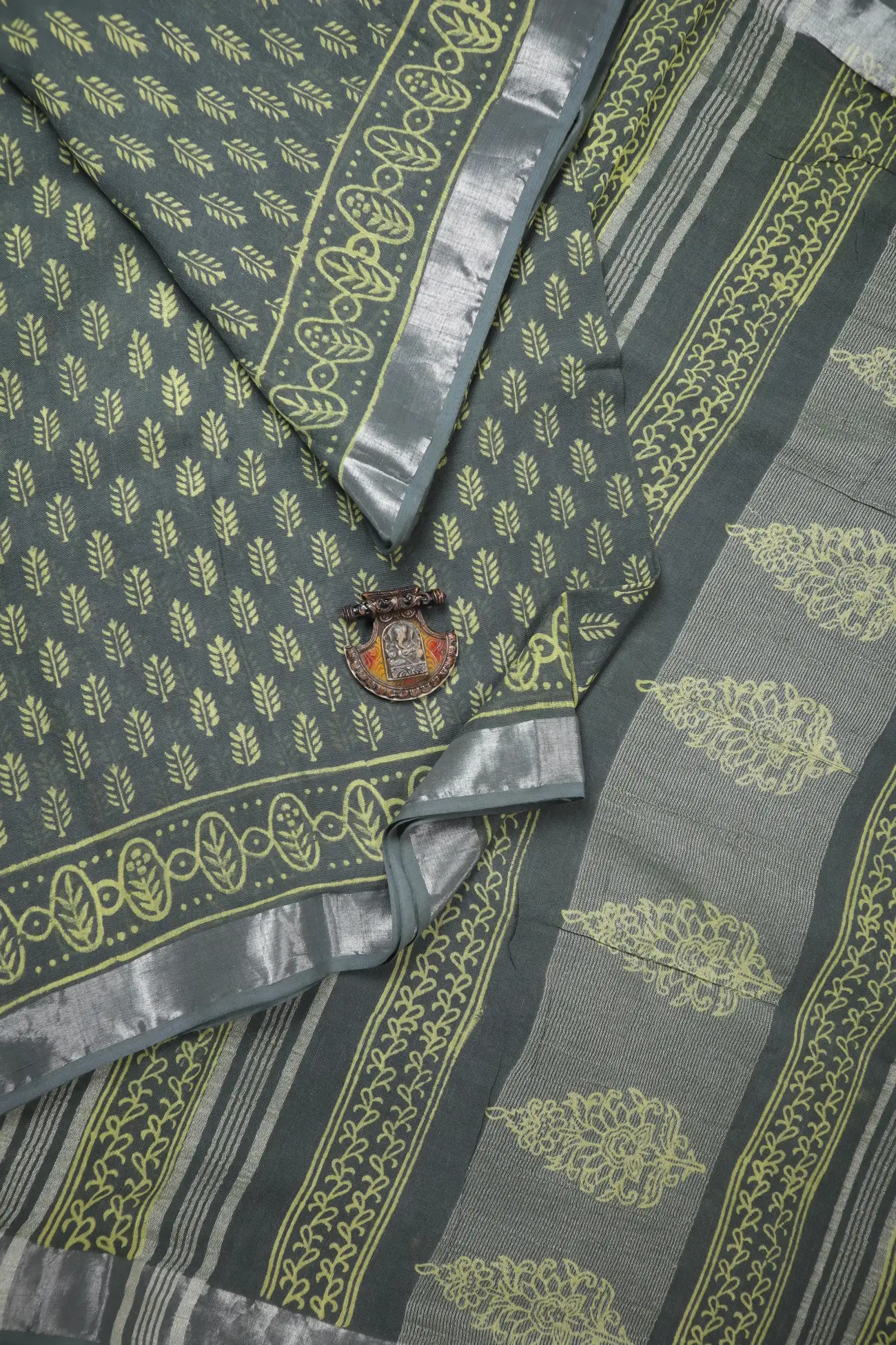 dark-sea-green-leaf-linen-printed-hand-block-printed-saree-lnp000166-b