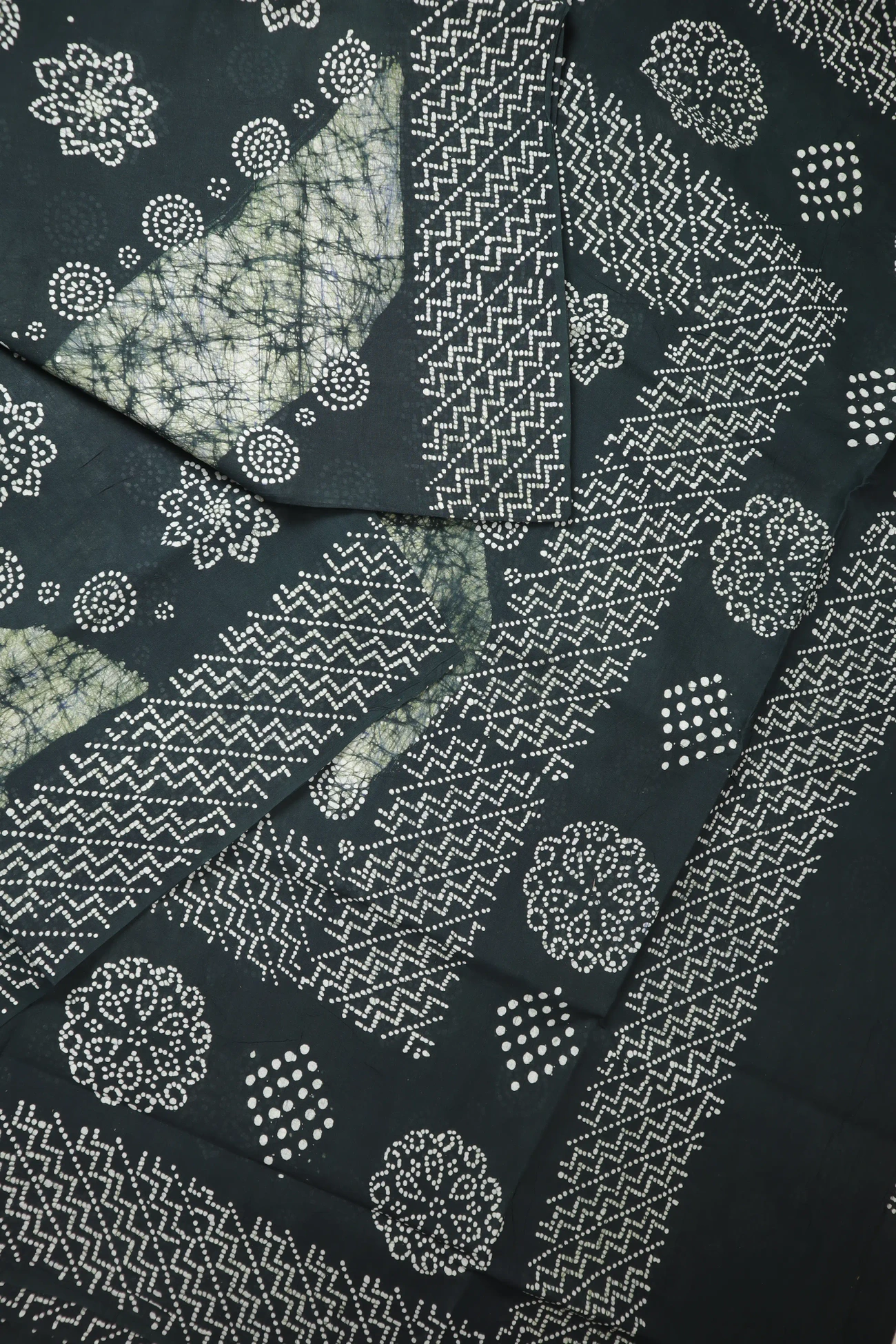 dark-green-batik-madurai-sungudi-saree-ss006305-b