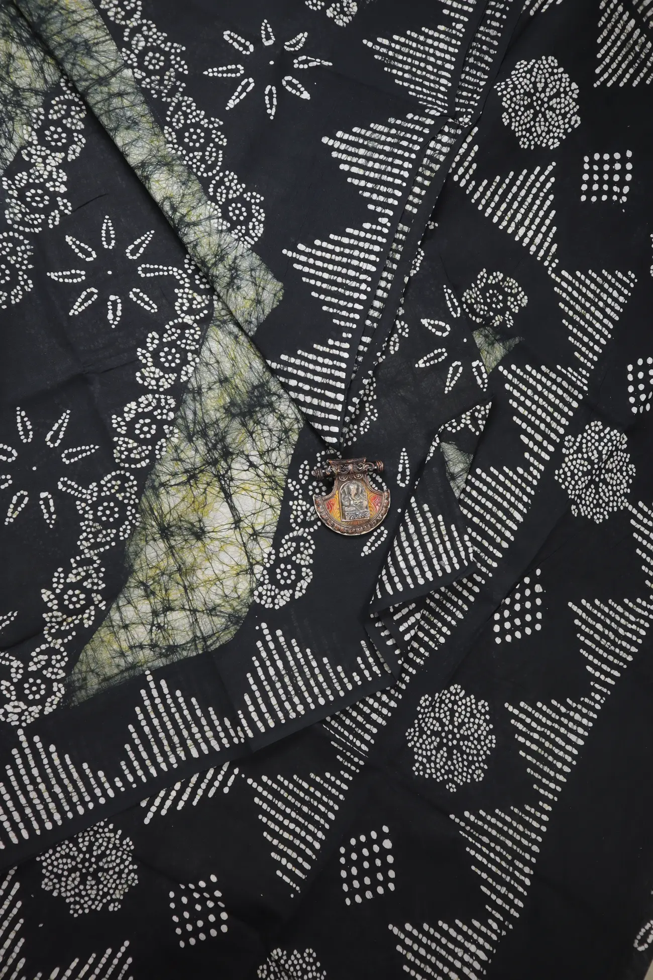 dark-green-batik-madurai-sungudi-saree-ss006286-a