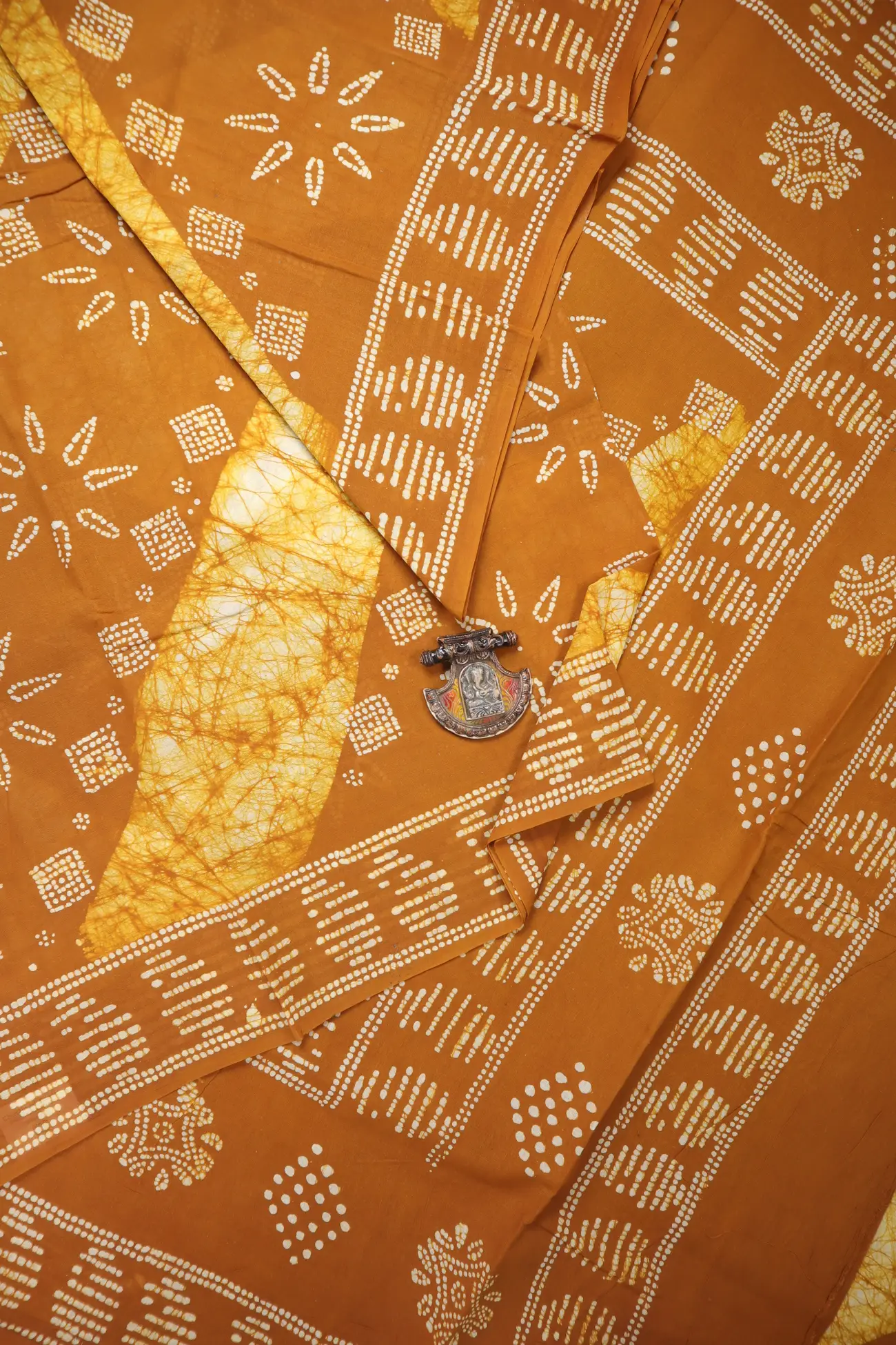 mustard-batik-madurai-sungudi-saree-ssb000045-a