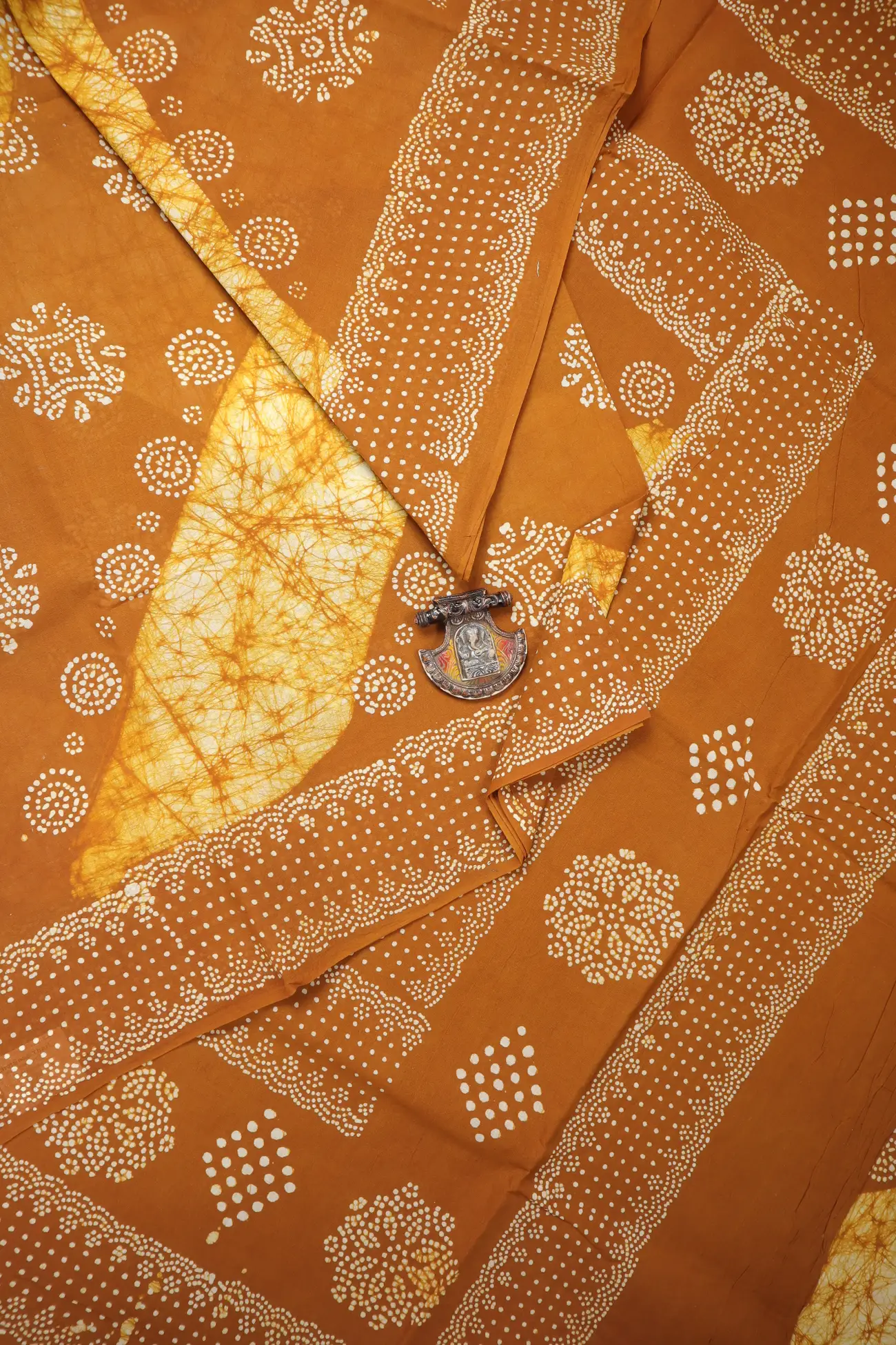 mustard-batik-madurai-sungudi-saree-ssb000064-a