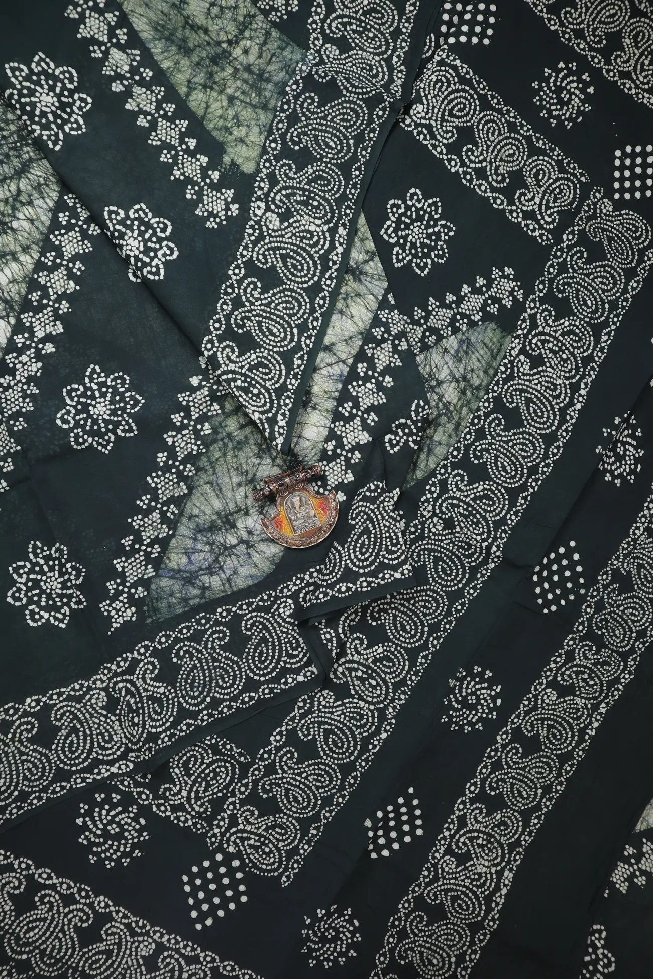 dark-green-batik-madurai-sungudi-saree-ssb000058-a
