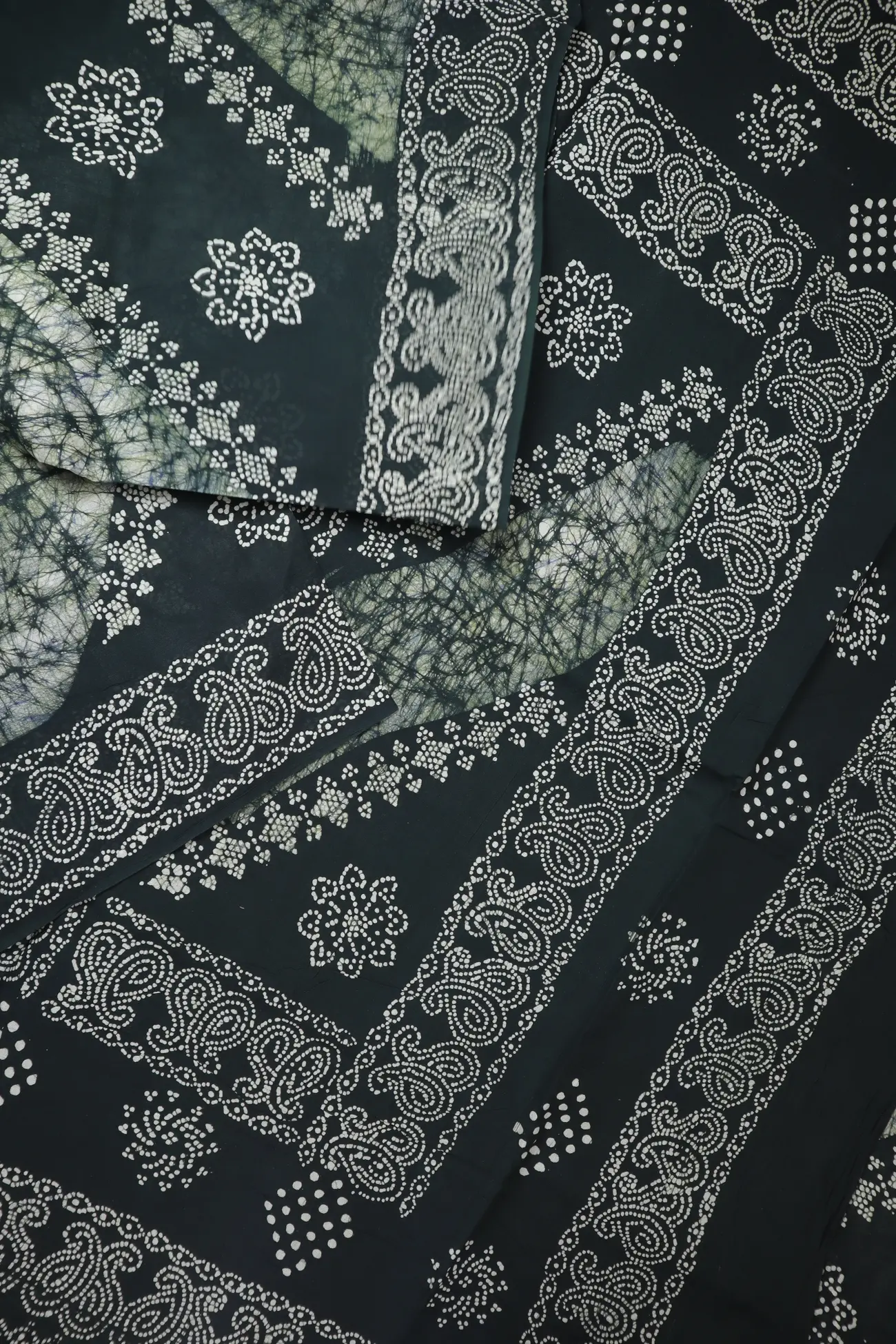 dark-green-batik-madurai-sungudi-saree-ssb000058-b