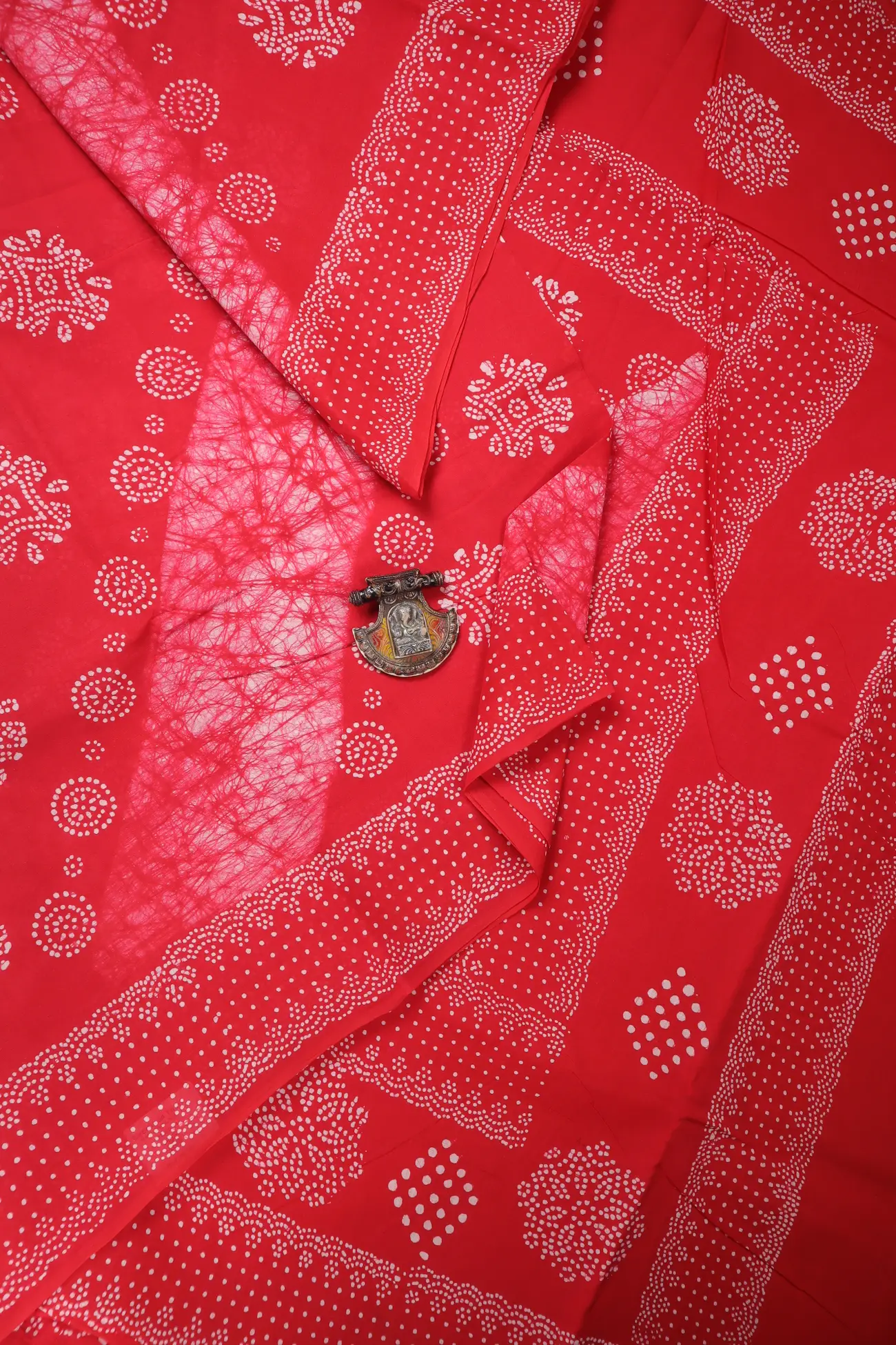 red-batik-madurai-sungudi-saree-ssb000054-a