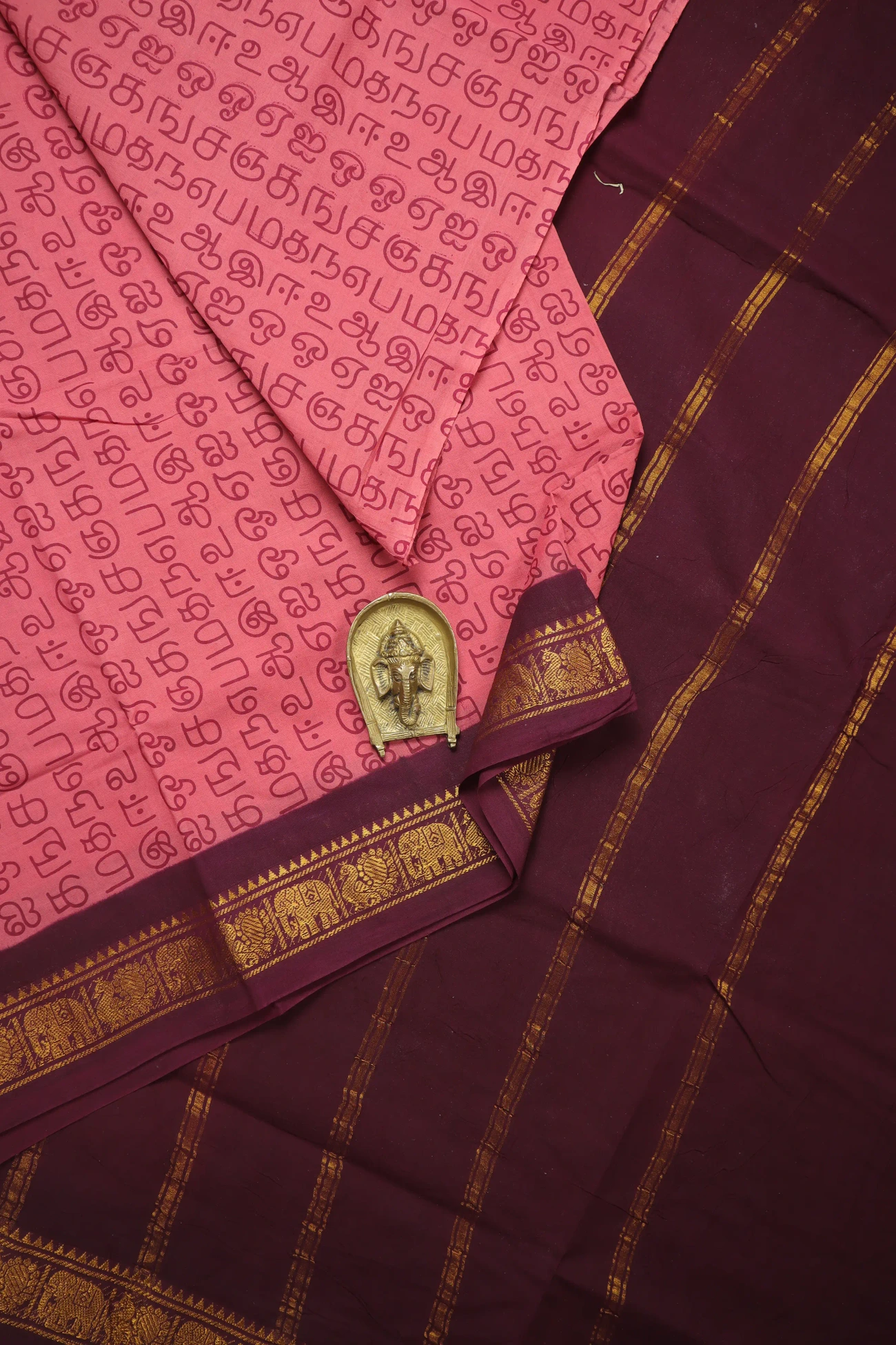 pale-violet-red-tamil-alphabets-madurai-sungudi-saree-ss006309-a