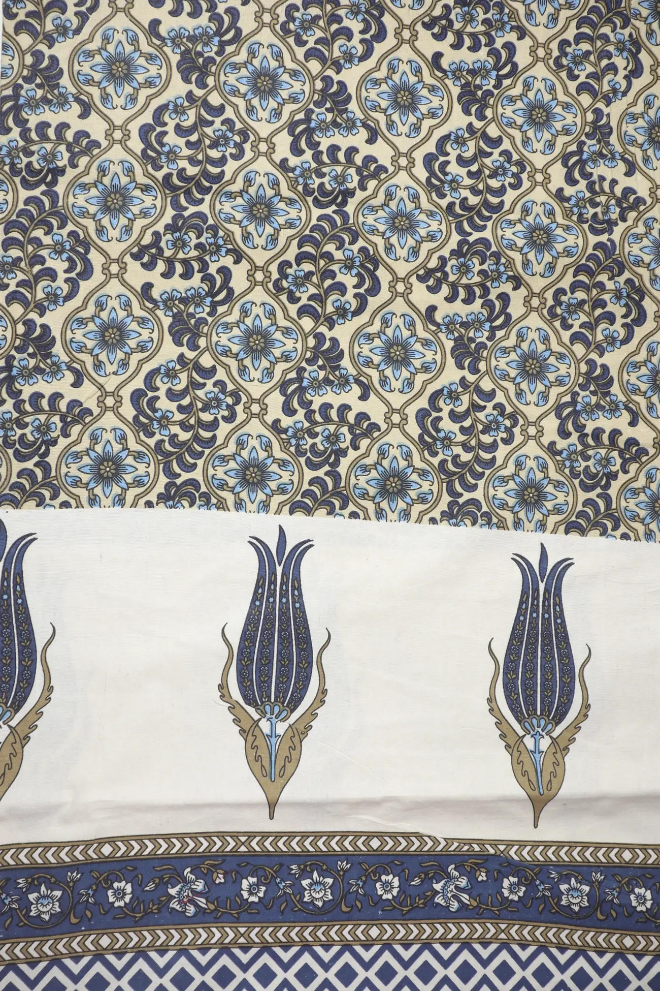 blue-flower-bedspread-bp000162-a