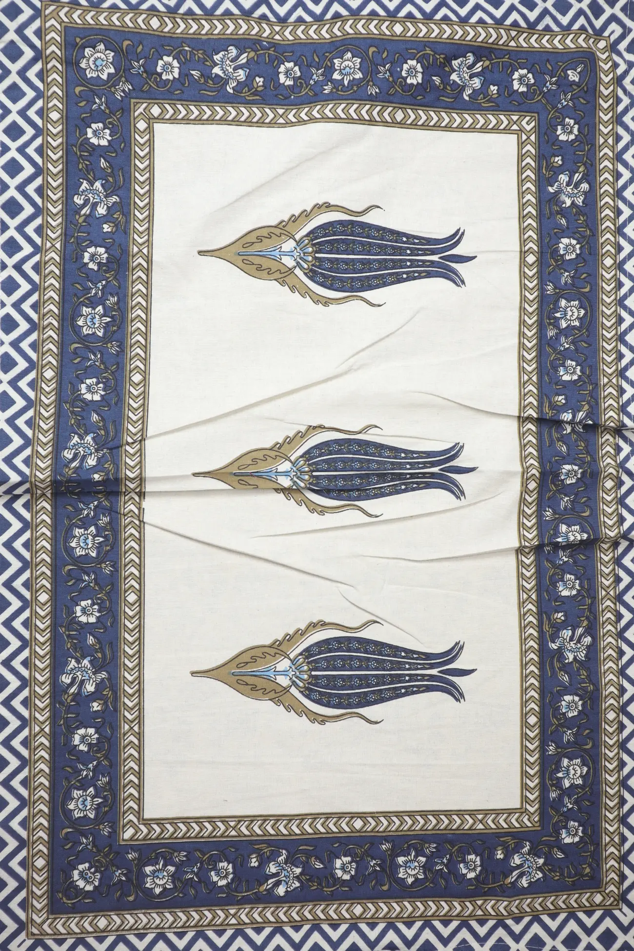 blue-flower-bedspread-bp000162-b