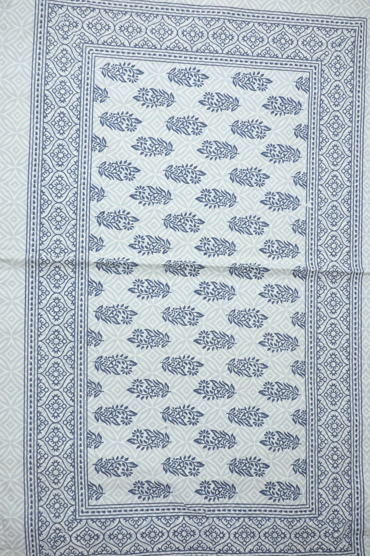 blue-flower-bedspread-bp000146-c