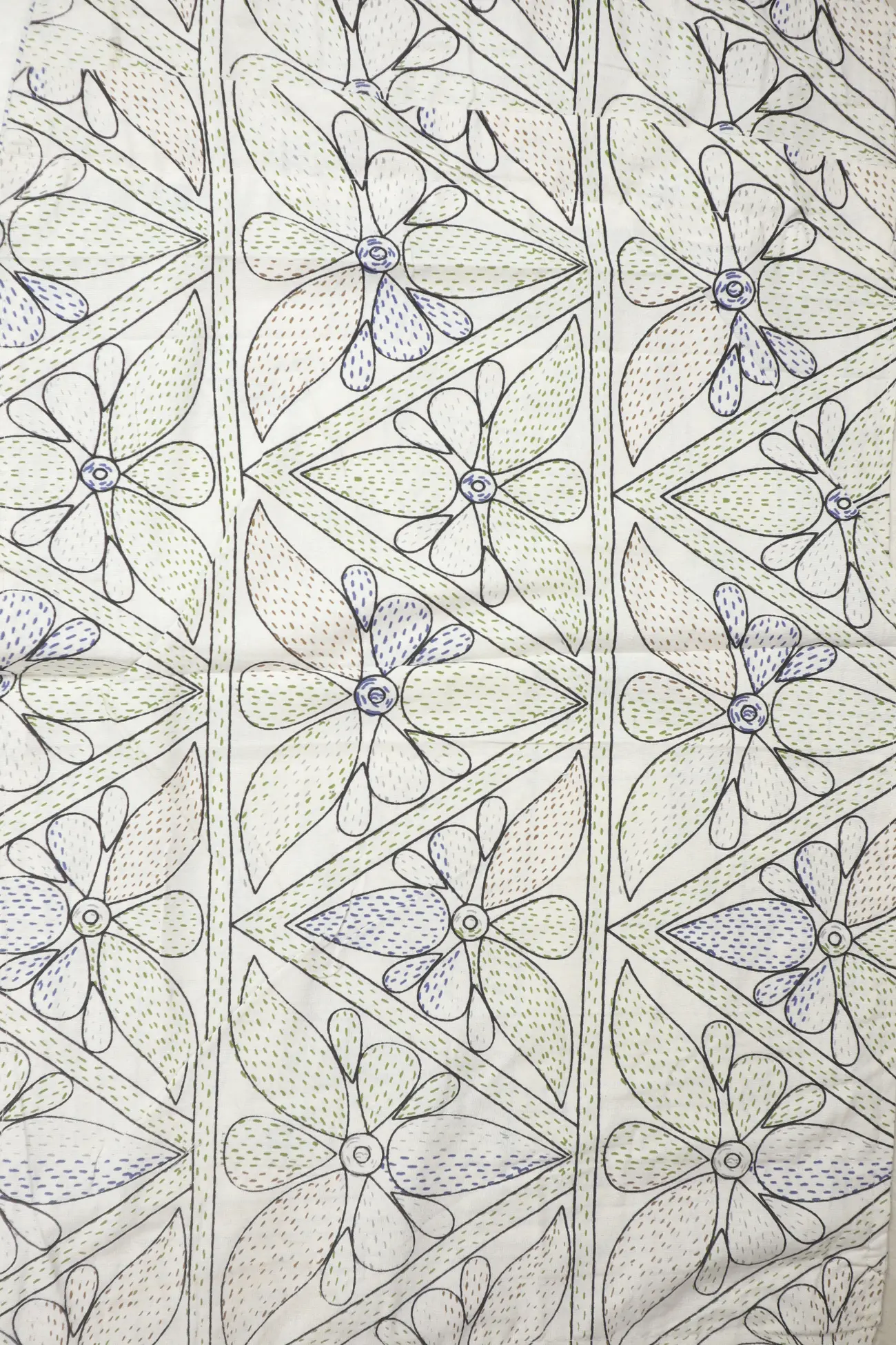 white-flower-bedspread-bp000129-d