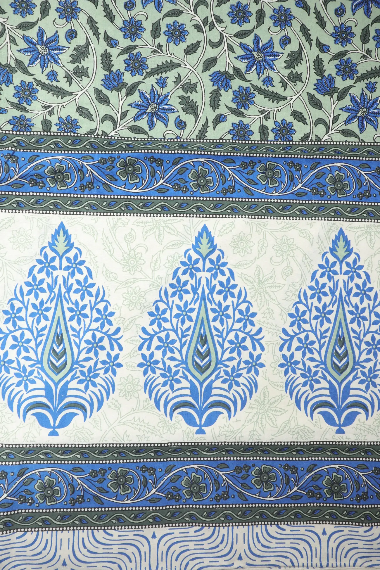 blue-flower-bedspread-bp000135-b