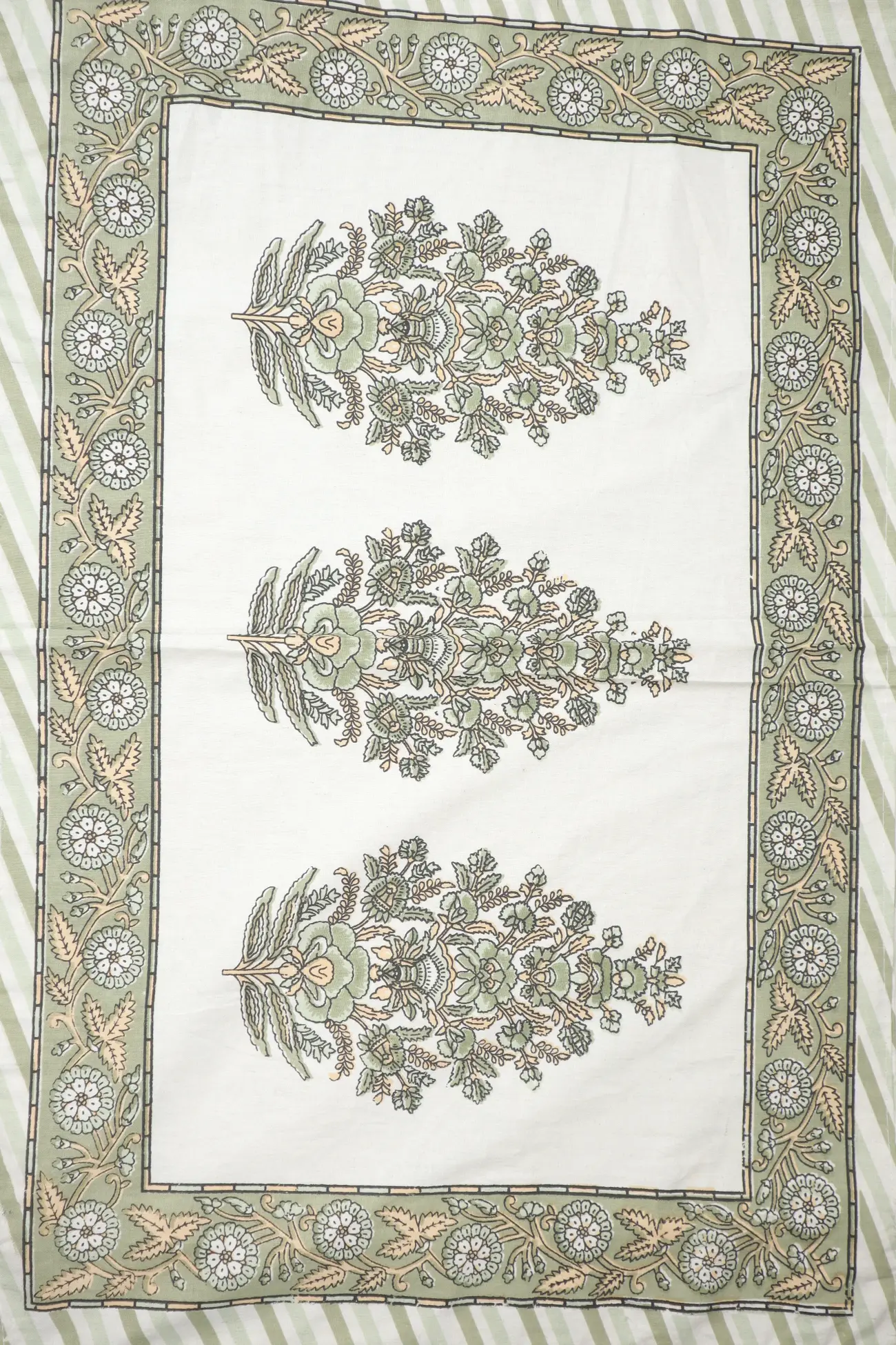 pista-green-flower-bedspread-bp000136-d