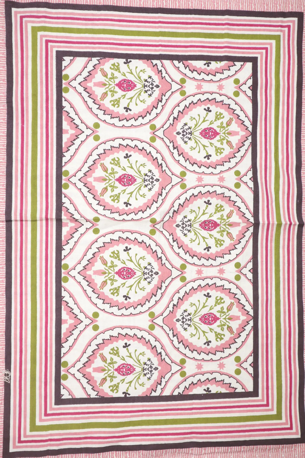 off-white-flower-bedspread-bp000126-c